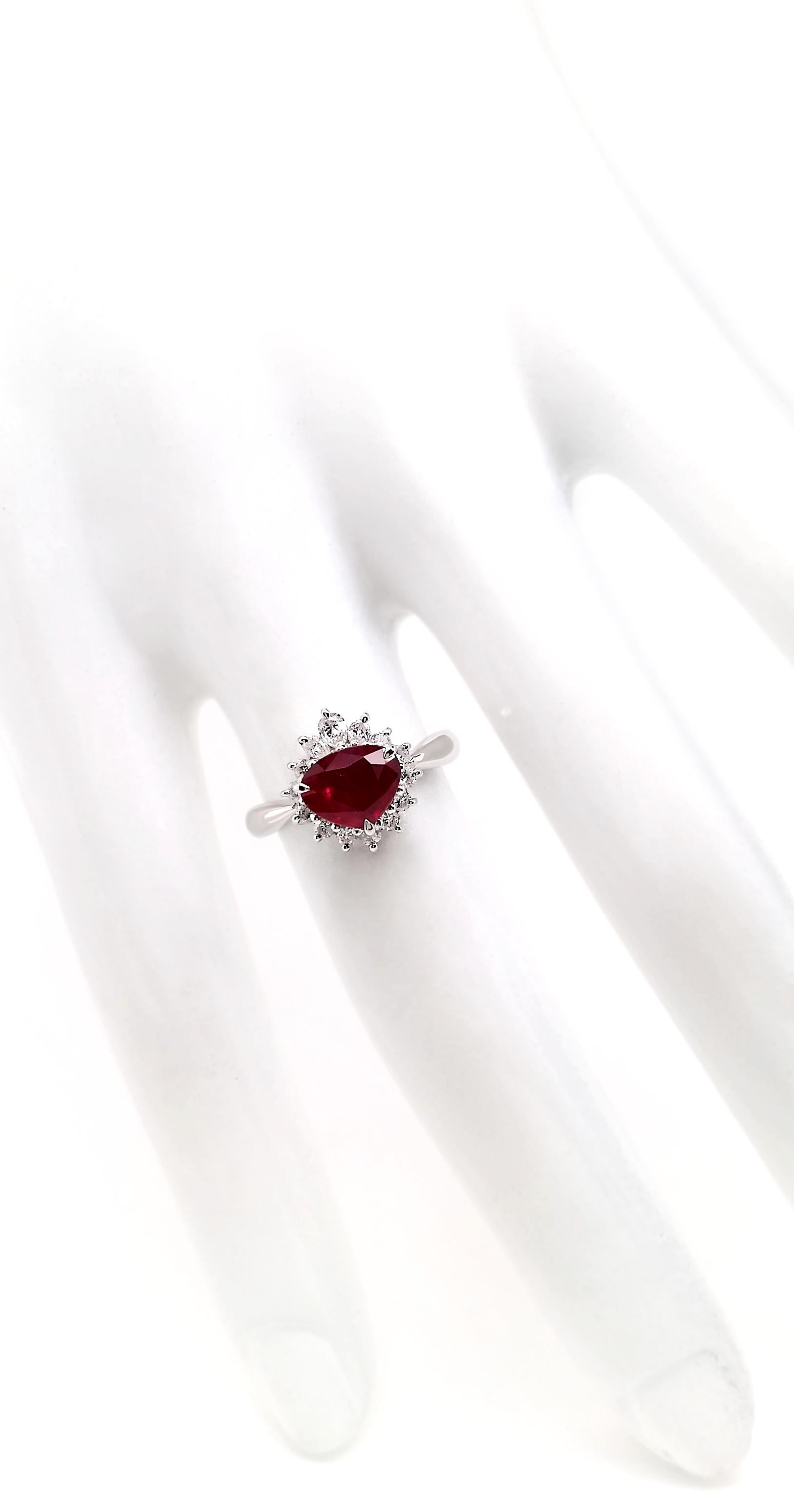 De las mujeres Anillo de platino con rubí tailandés certificado por GIA e IGI de 1,34 ct y diamantes naturales de 0,34 ct en venta
