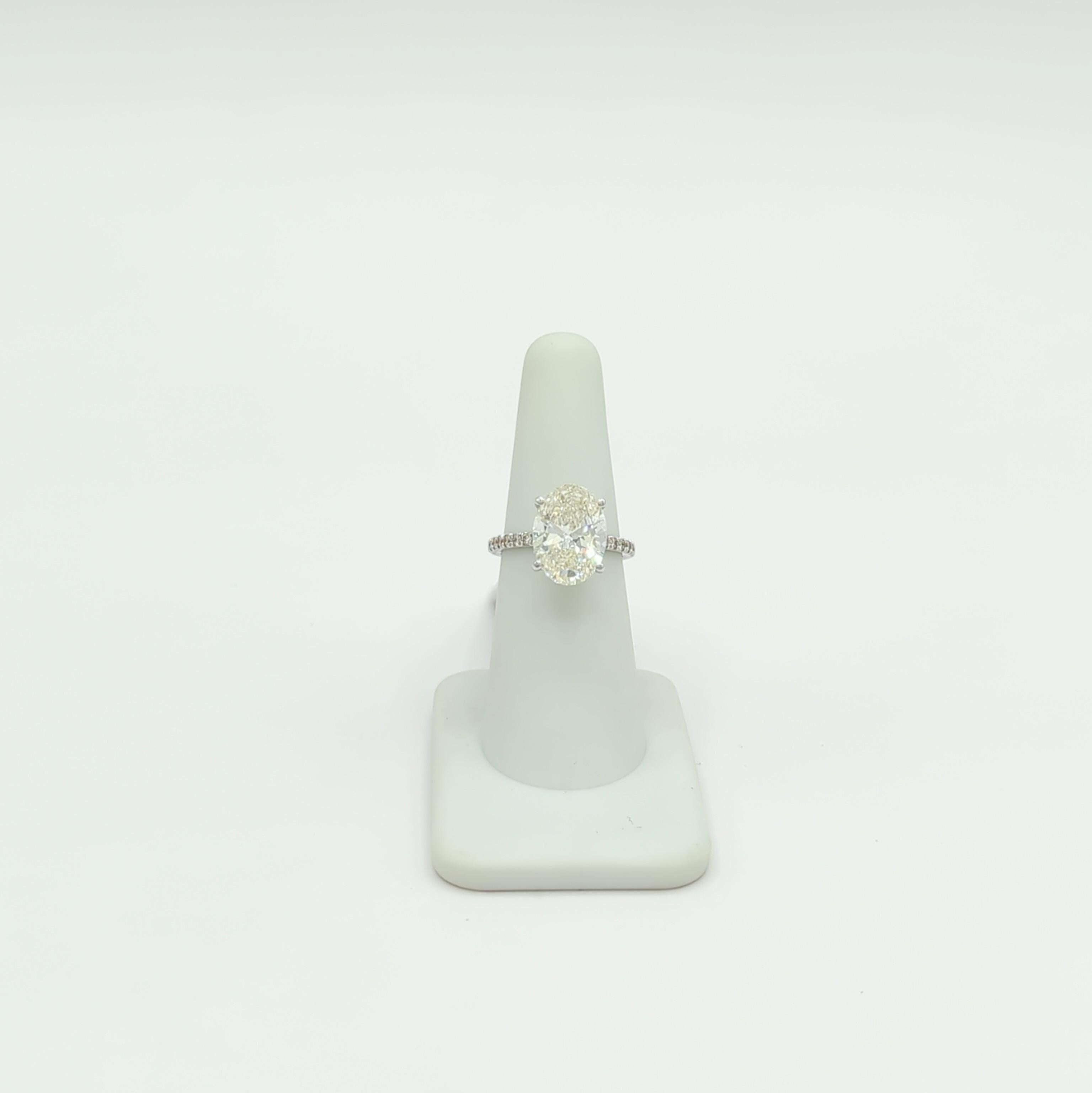 GIA J VVS2 White Diamond Oval Solitaire Ring in 18K White Gold For Sale 2