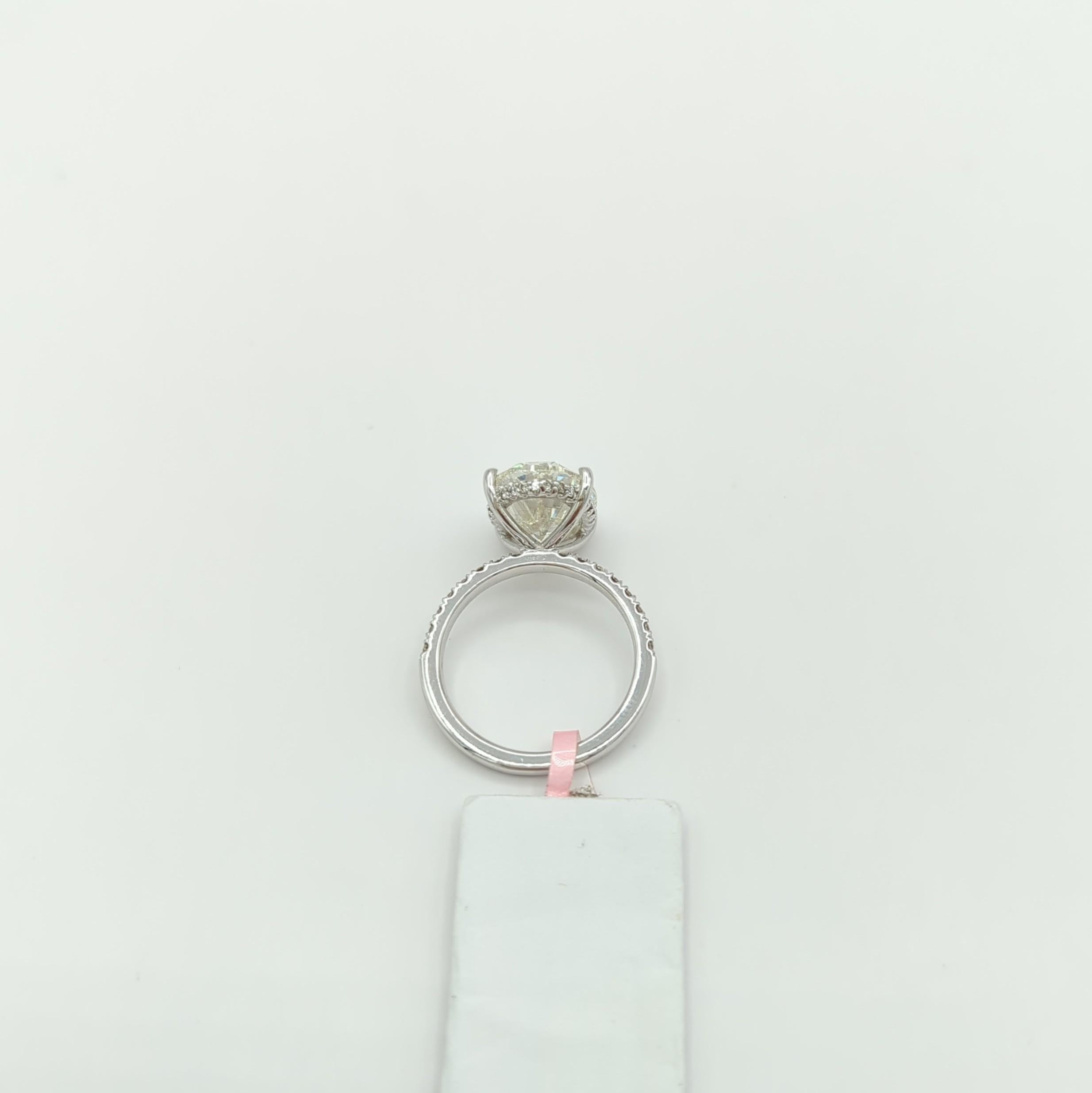 GIA J VVS2 White Diamond Oval Solitaire Ring in 18K White Gold For Sale 3