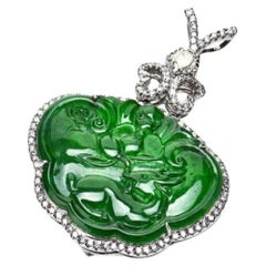 GIA-Jade-Anhänger mit Fledermaus, Hirsch und Pfirsich mit Rubin und Diamant