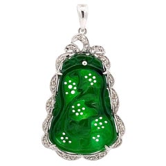 Pendentif sculpté en or blanc 14 carats avec jadéite GIA et halo de diamants