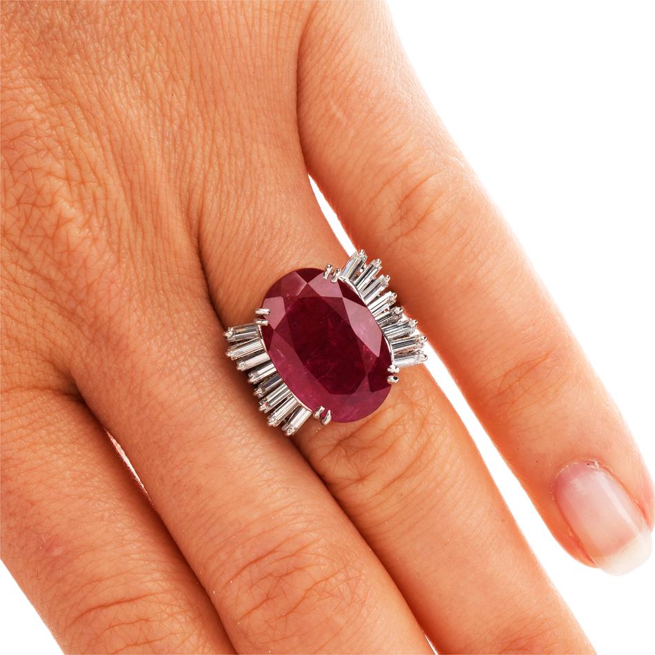 GIA Large 9.10 Carats Natural No Heat Ruby Diamond Platinum Cocktail Ring In Excellent Condition For Sale In Miami, FL