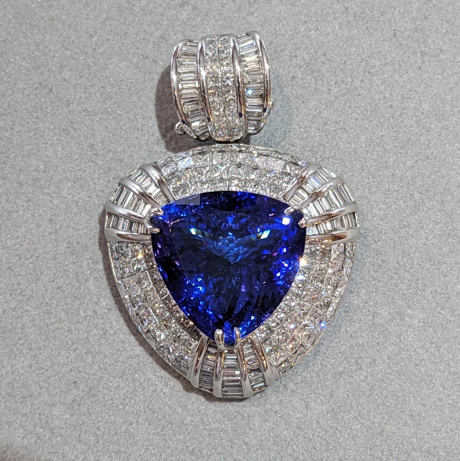 Taglio misto GIA Large Tanzanite and Diamond Pendant in 18k White Gold in vendita