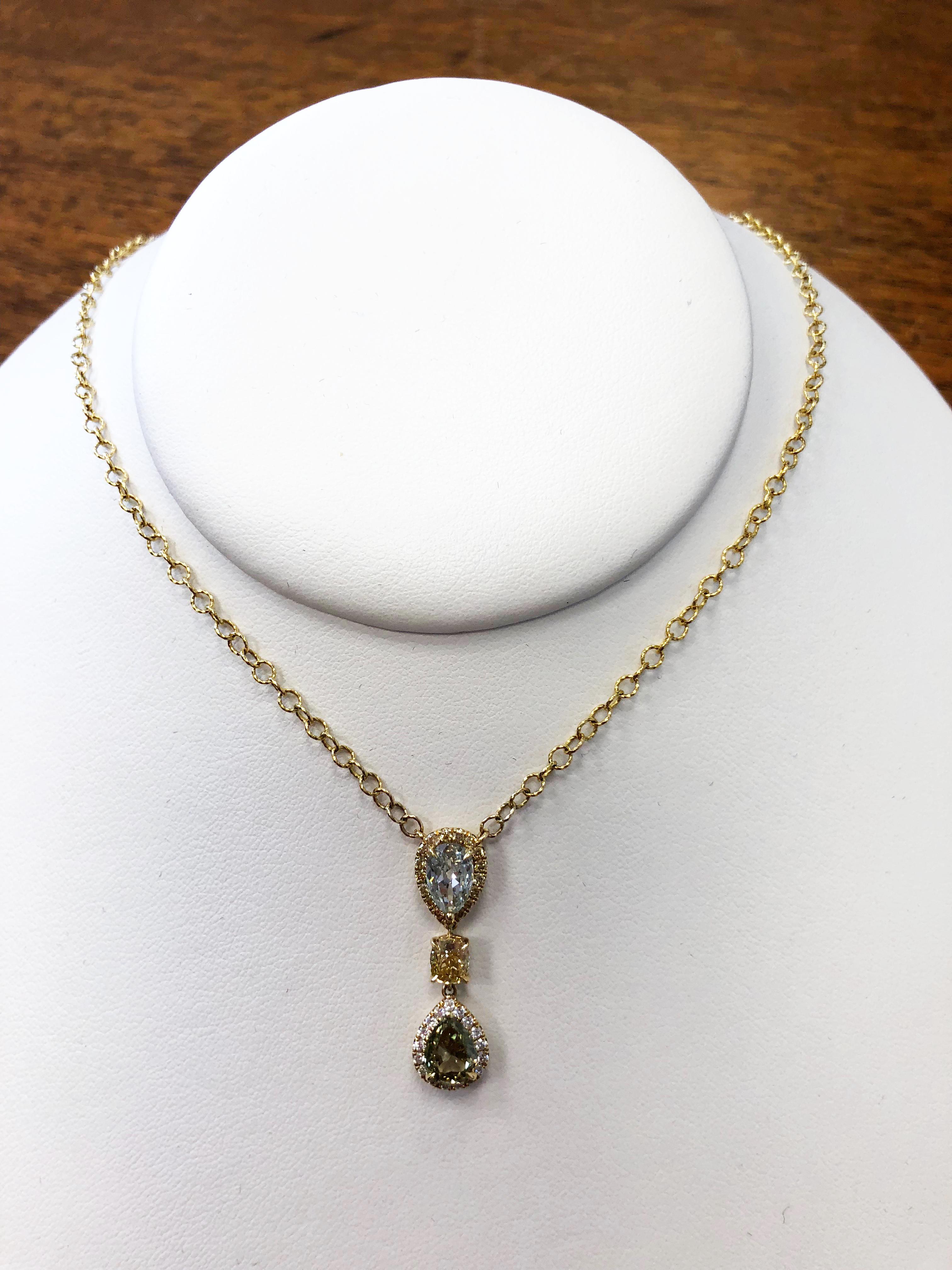 GIA Light Green Diamond and Fancy Deep Grayish Yellowish Green Diamond Necklace In New Condition In Los Angeles, CA