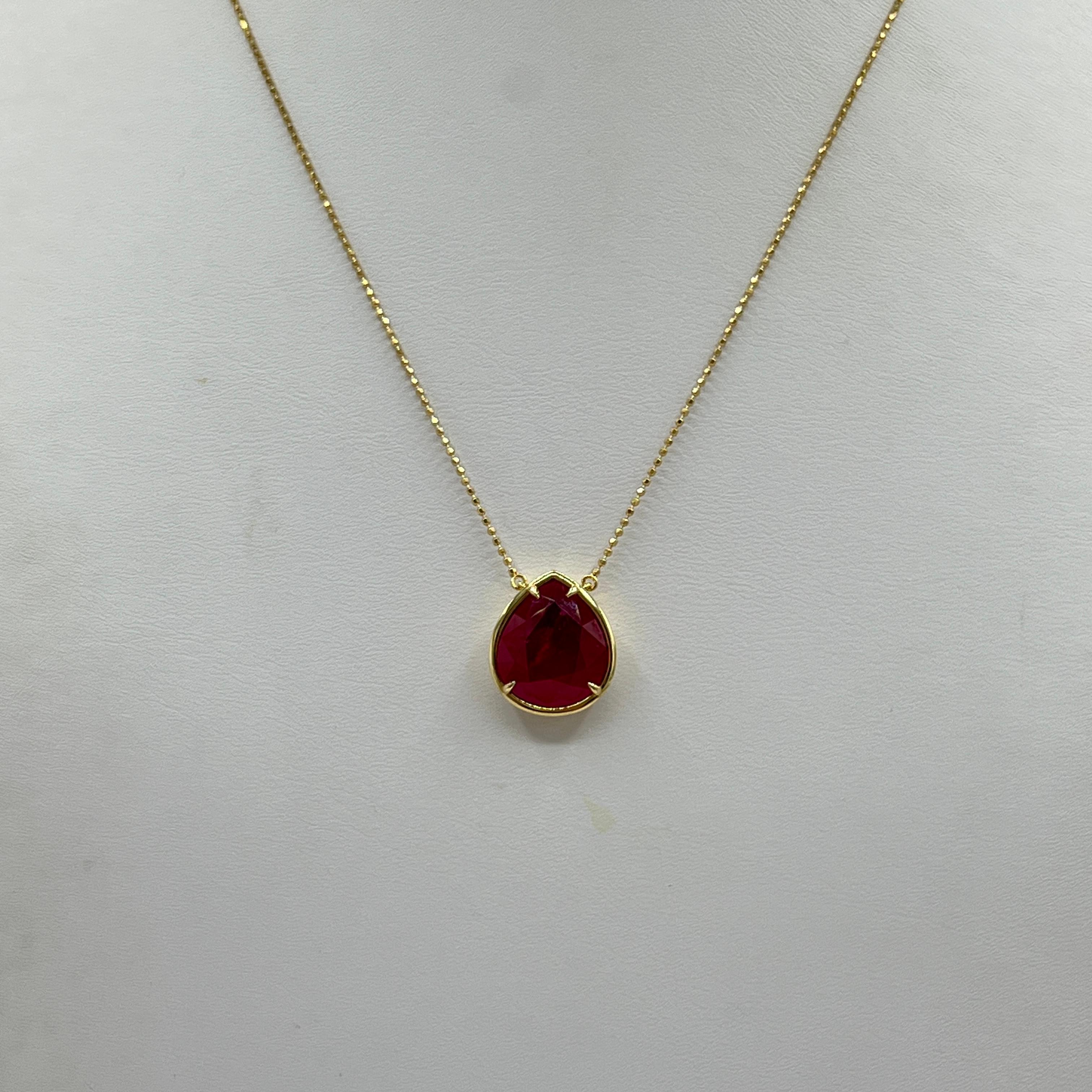 GIA Mozambique Ruby Pear Bezel Necklace in 18K Yellow Gold für Damen oder Herren im Angebot