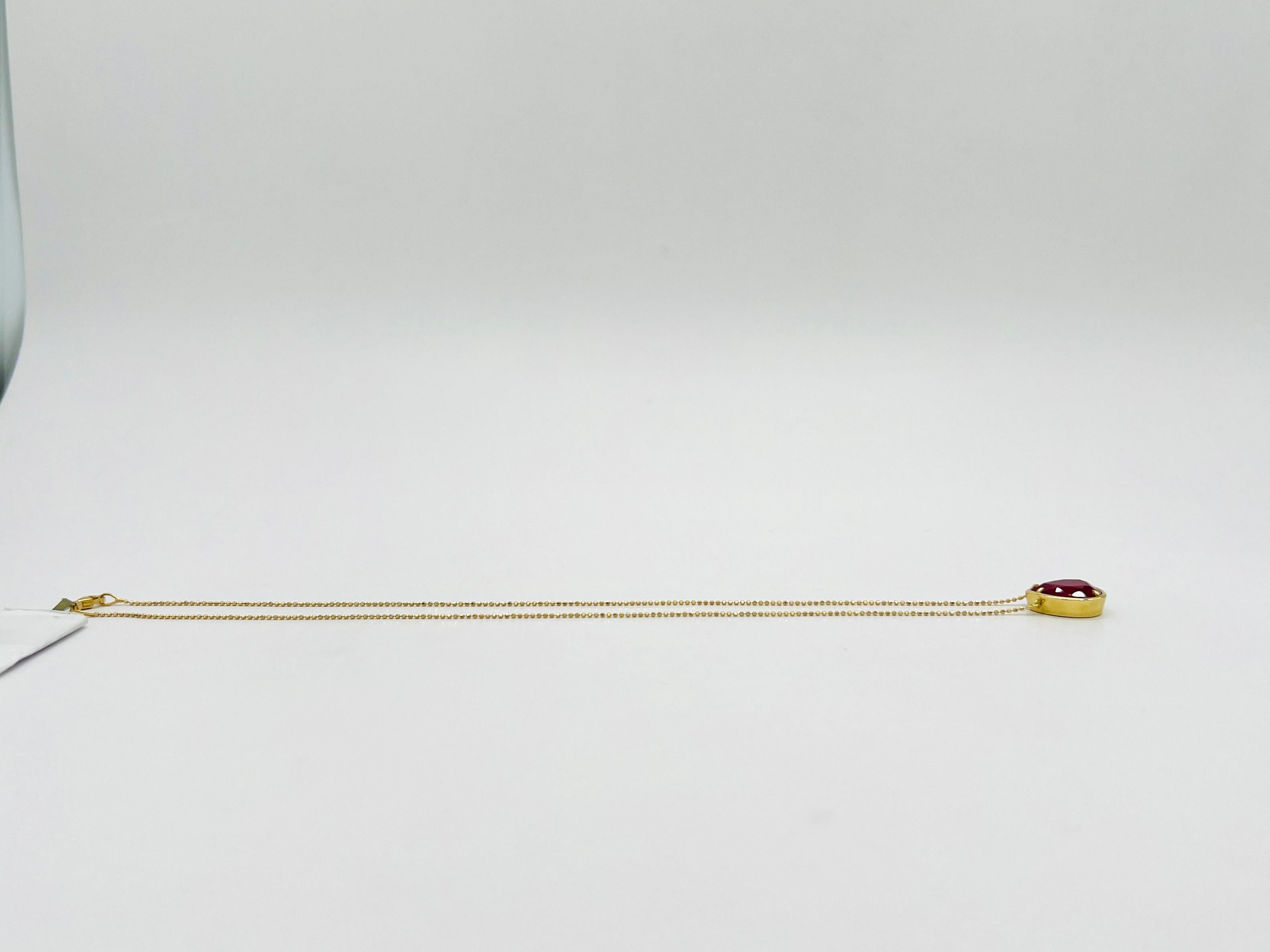 GIA Mozambique Ruby Pear Bezel Necklace in 18K Yellow Gold im Angebot 1