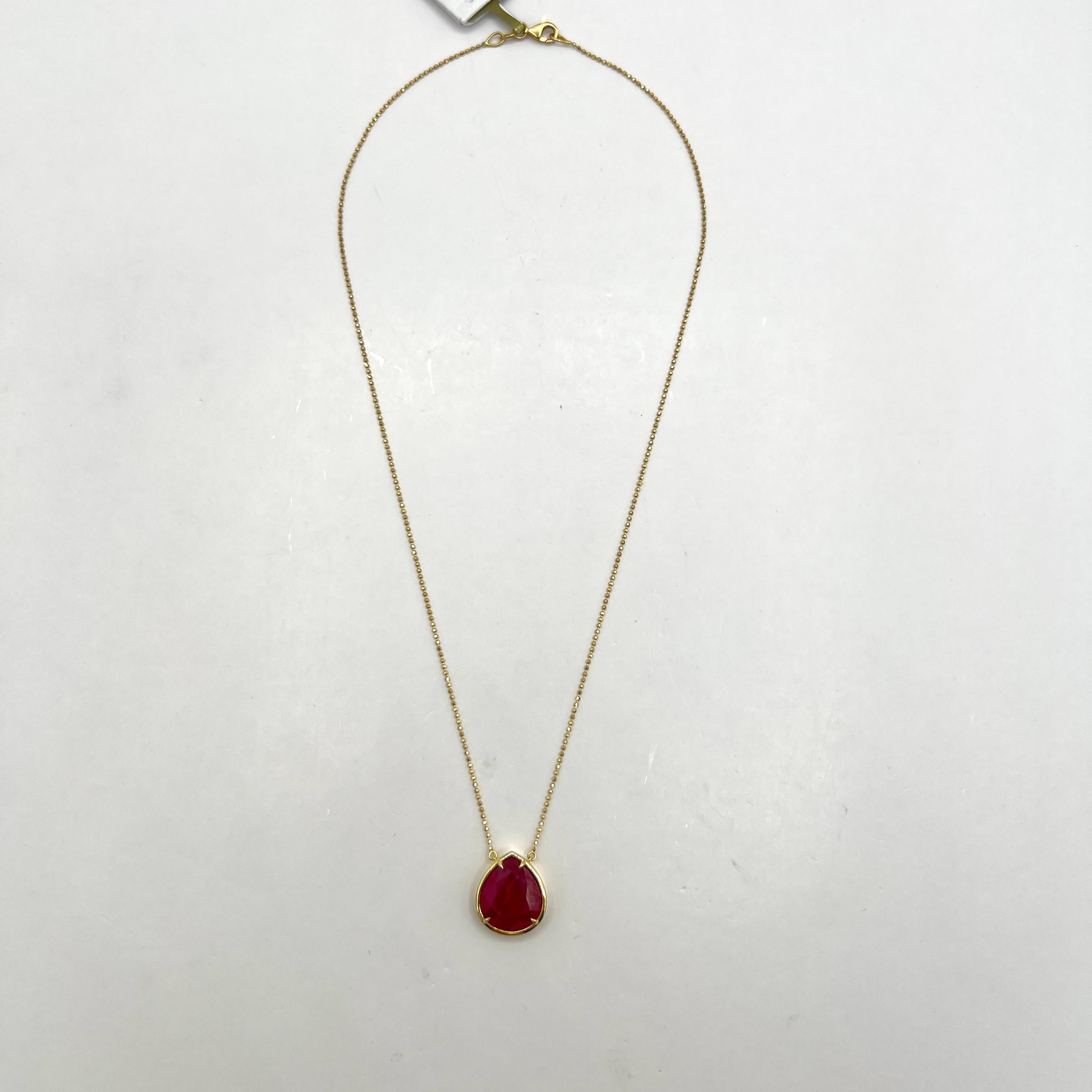 GIA Mozambique Ruby Pear Bezel Necklace in 18K Yellow Gold im Angebot 2
