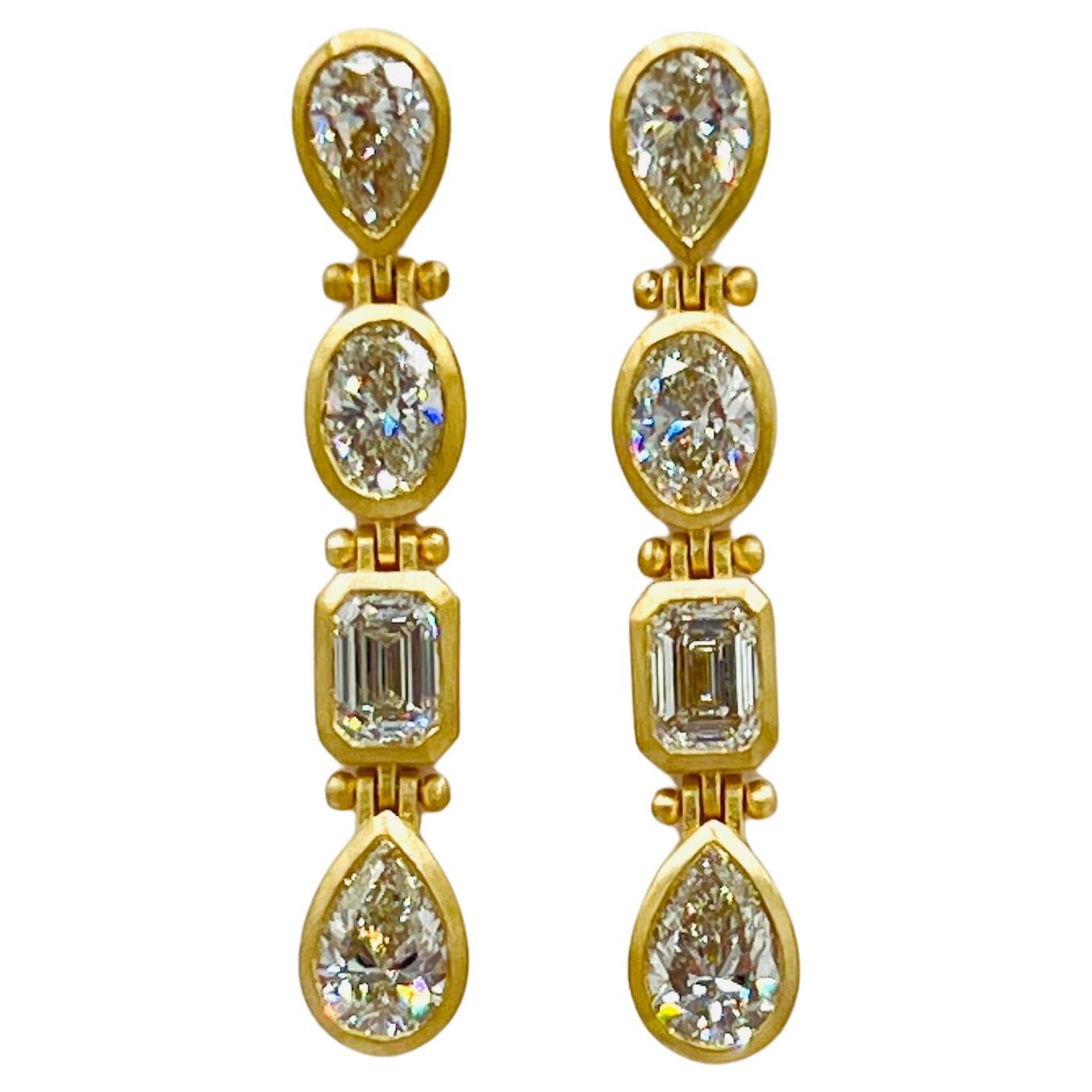 GIA Orecchini con diamanti a castone a forma multipla in oro giallo 18 carati in vendita