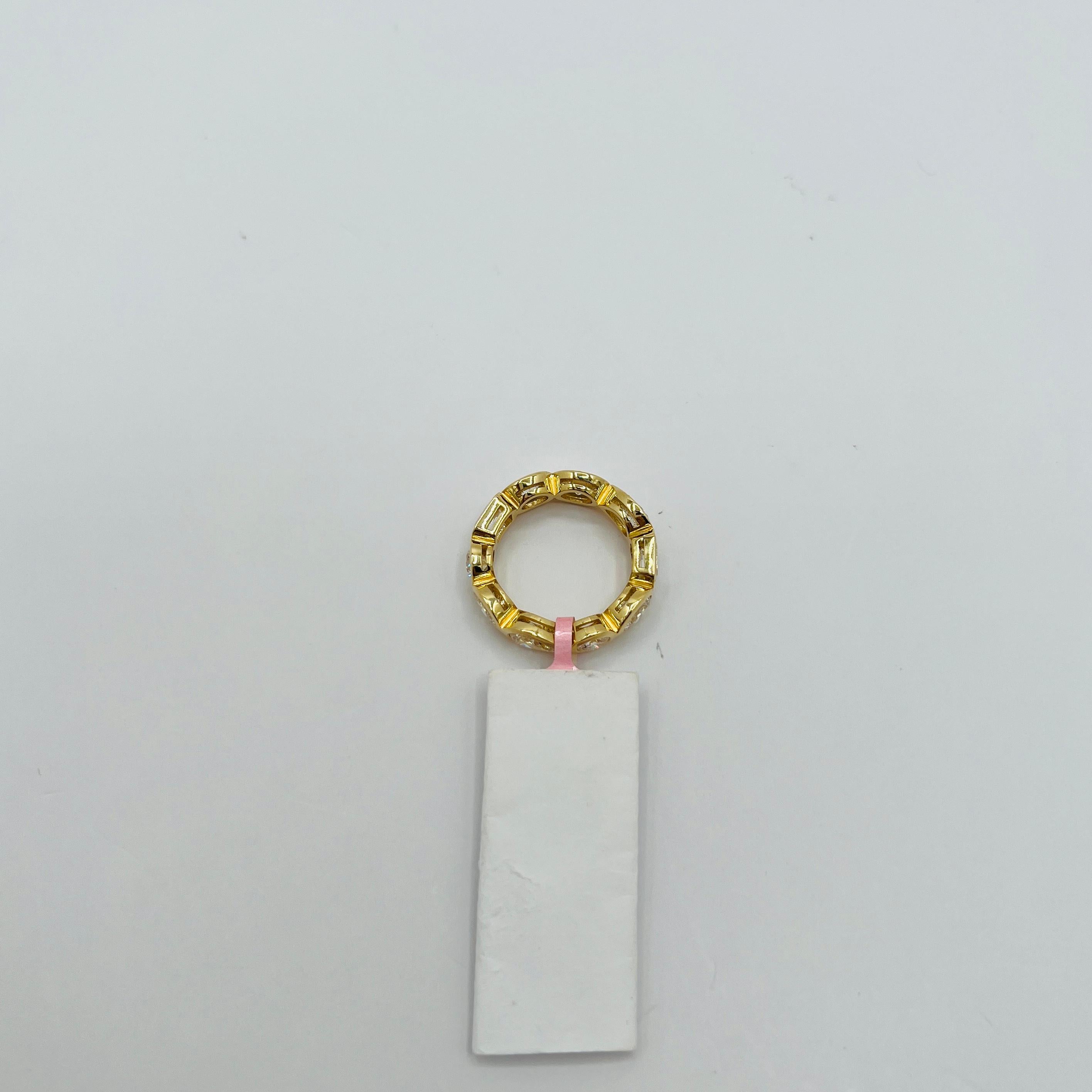 Bague à chaton en or jaune 18 carats avec diamants multiformes GIA Unisexe en vente