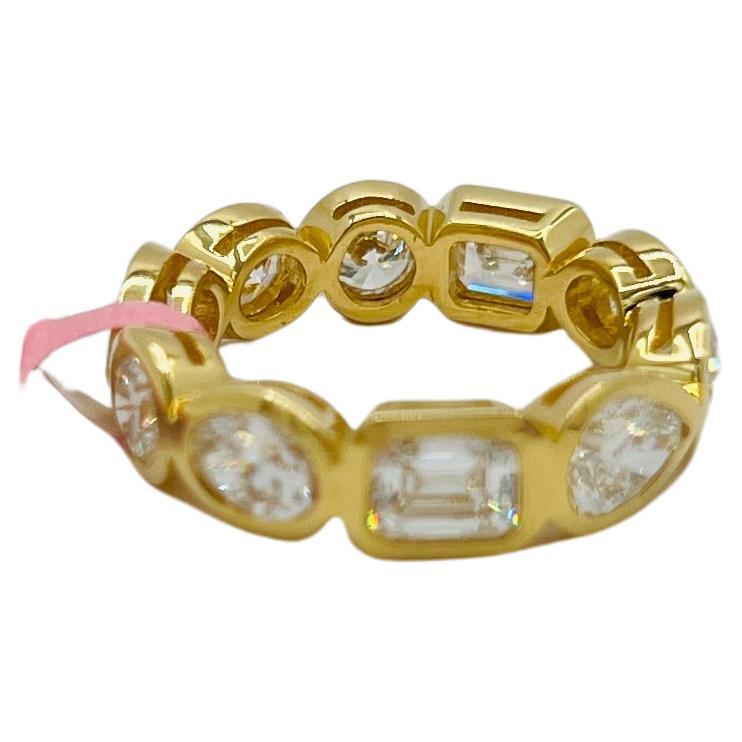 Bague à chaton en or jaune 18 carats avec diamants multiformes GIA en vente