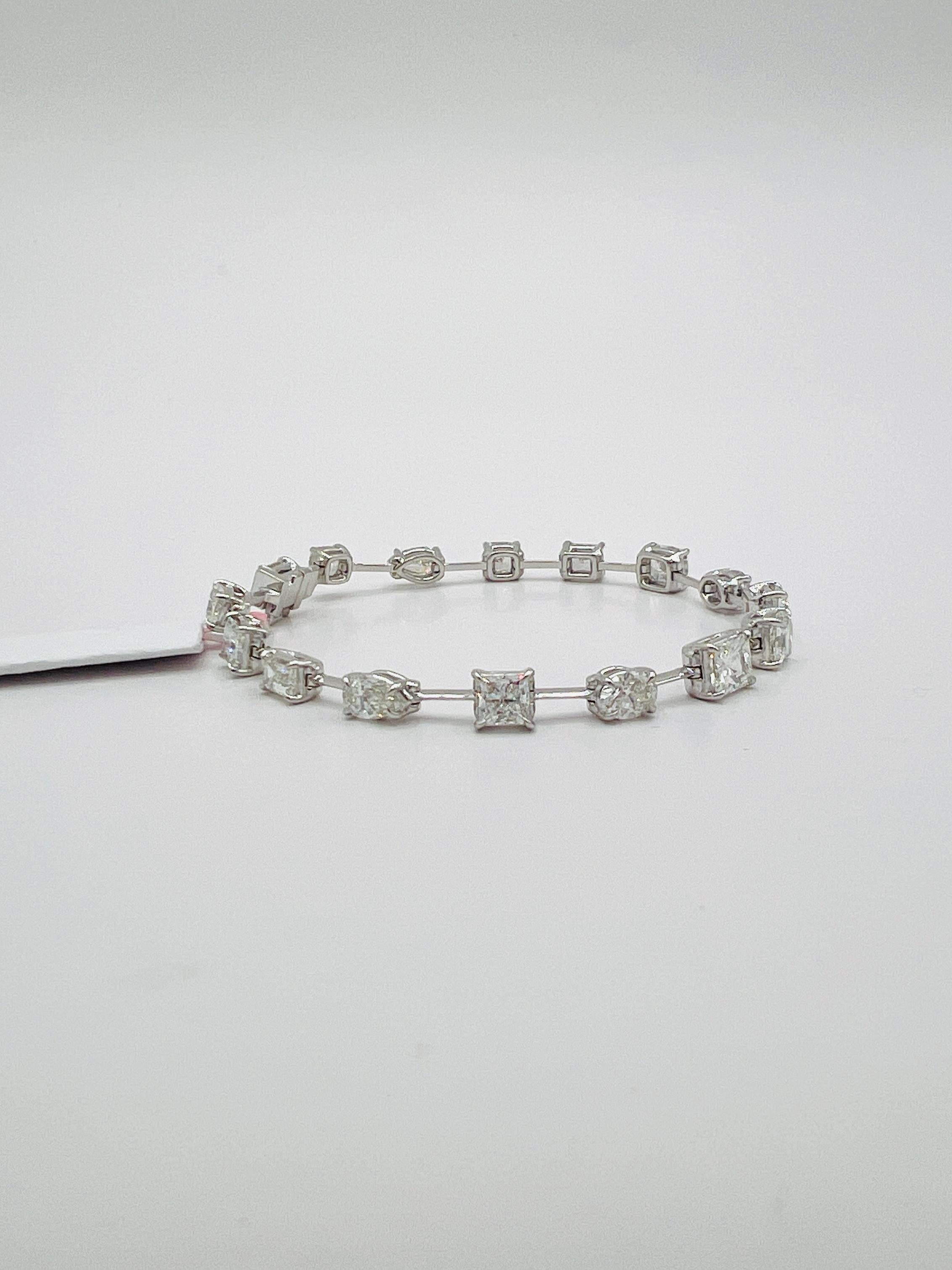 GIA Multi-Shape White Diamond Bracelet in 18K White Gold en Nuevo estado para la venta en Los Angeles, CA