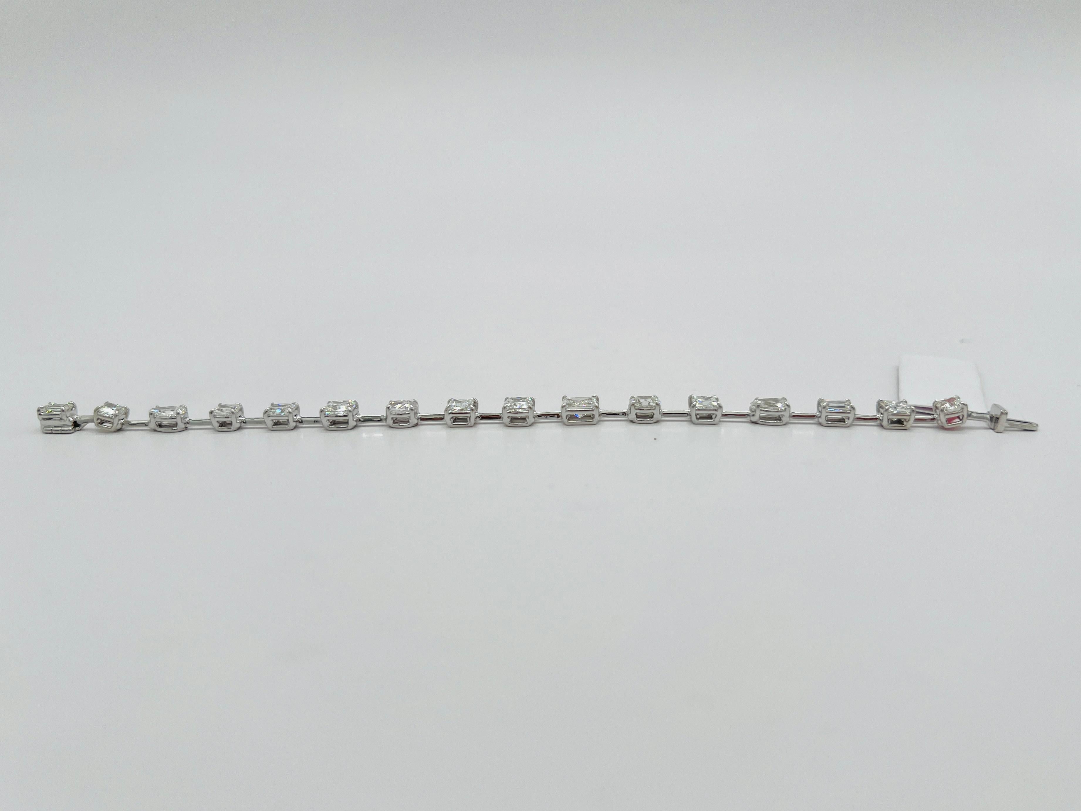 GIA Multi-Shape White Diamond Bracelet in 18K White Gold en venta 1