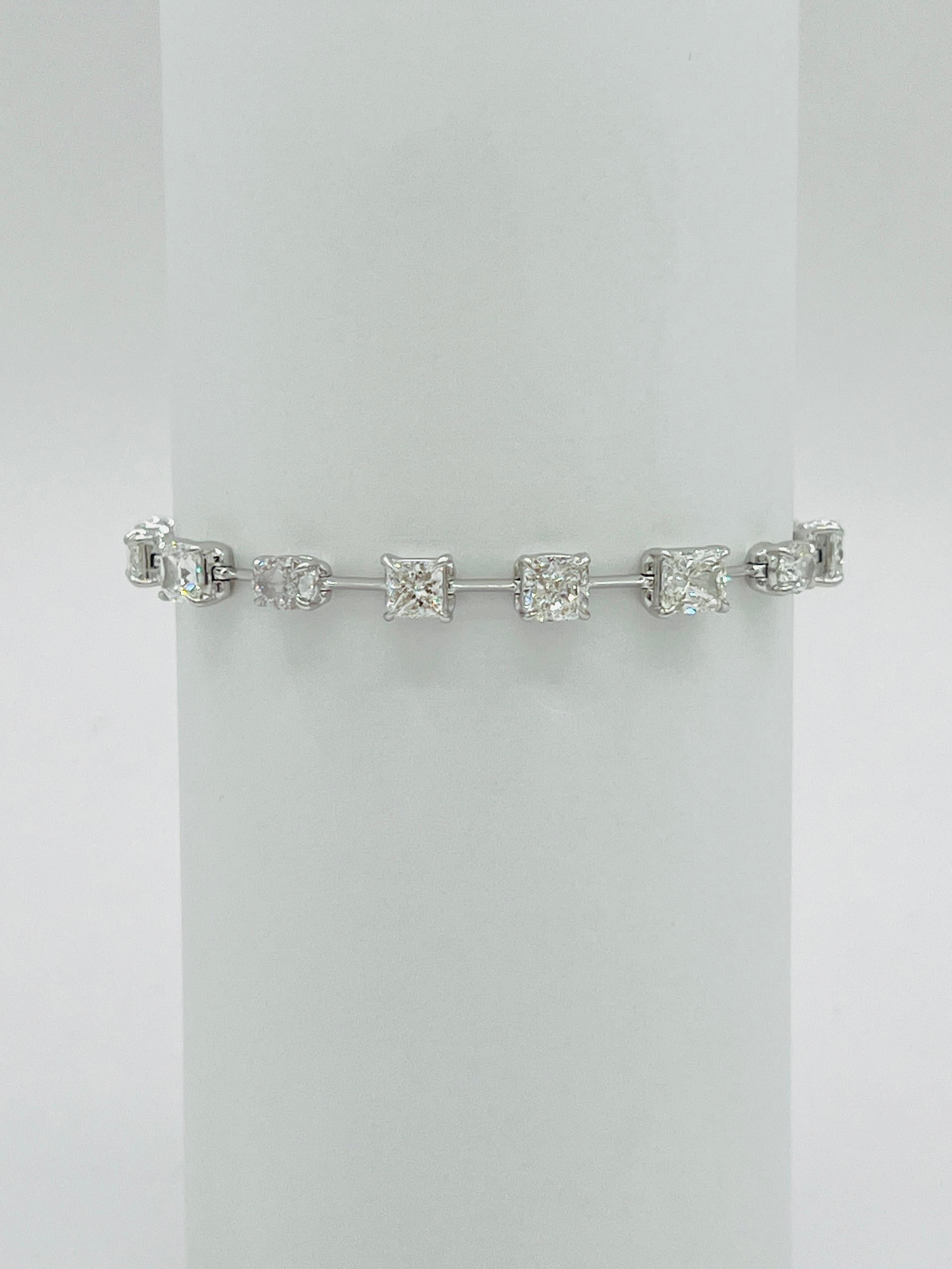 GIA Multi-Shape White Diamond Bracelet in 18K White Gold en venta 2