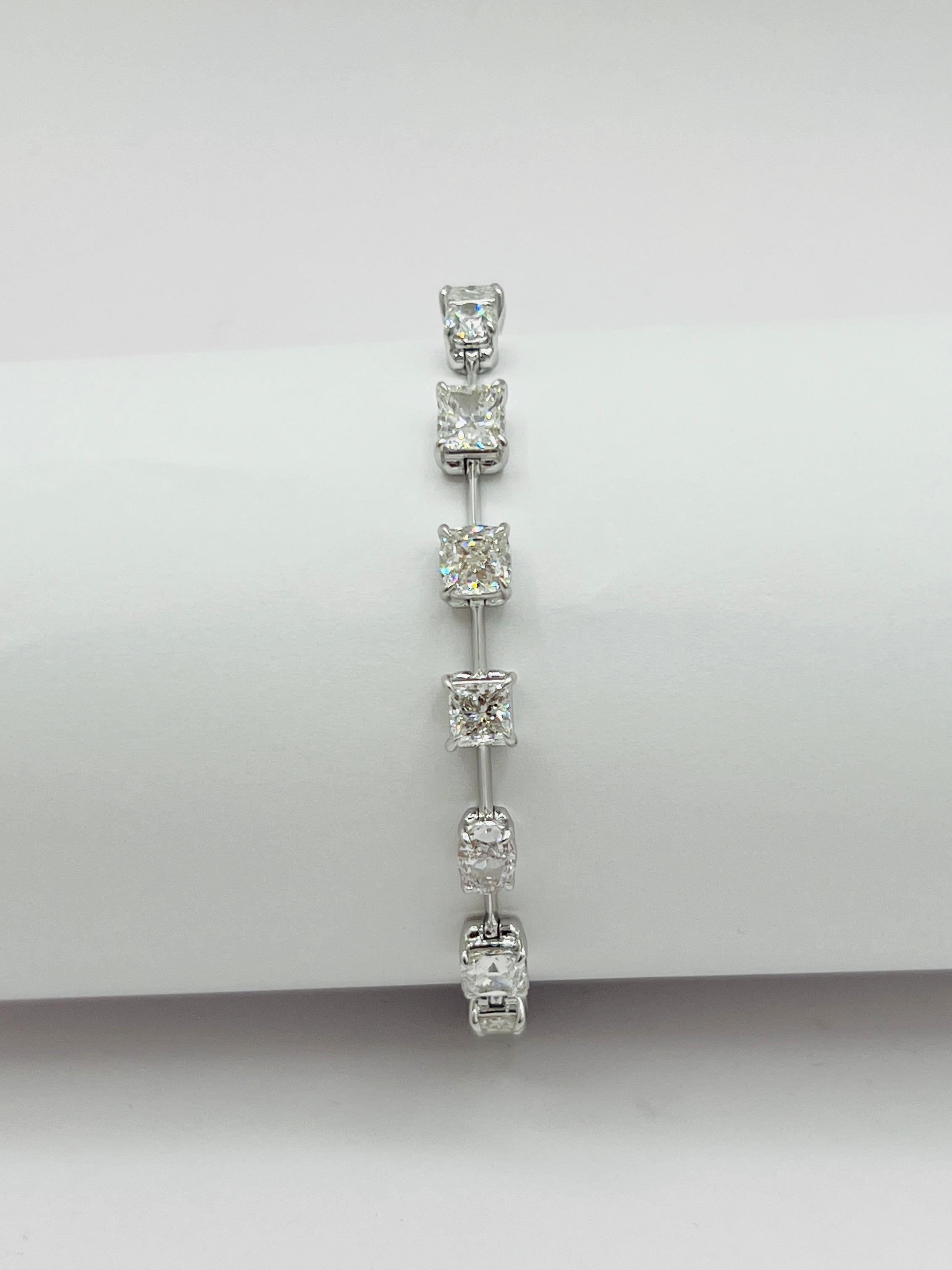 GIA Multi-Shape White Diamond Bracelet in 18K White Gold en venta 3