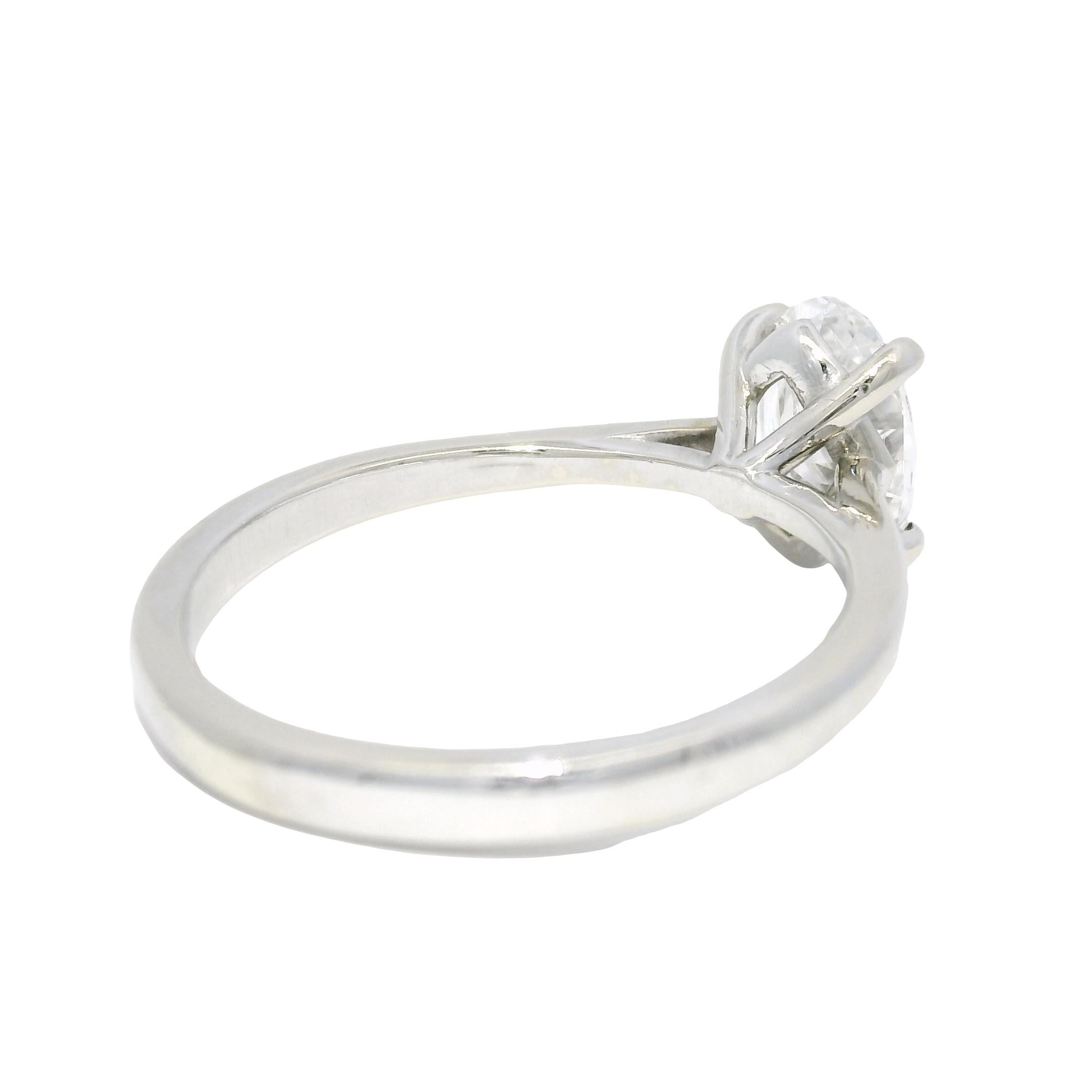 GIA 14k Weißgold Natürlicher 1,01 Karat Oval-Cut Diamant Verlobungsring

Dieser Ring liegt derzeit voll im Trend, denn Diamanten im Ovalschliff sind heute eine der beliebtesten Diamantformen für Verlobungen. 


MATERIAL: 14k Weißgold

Hauptdiamant