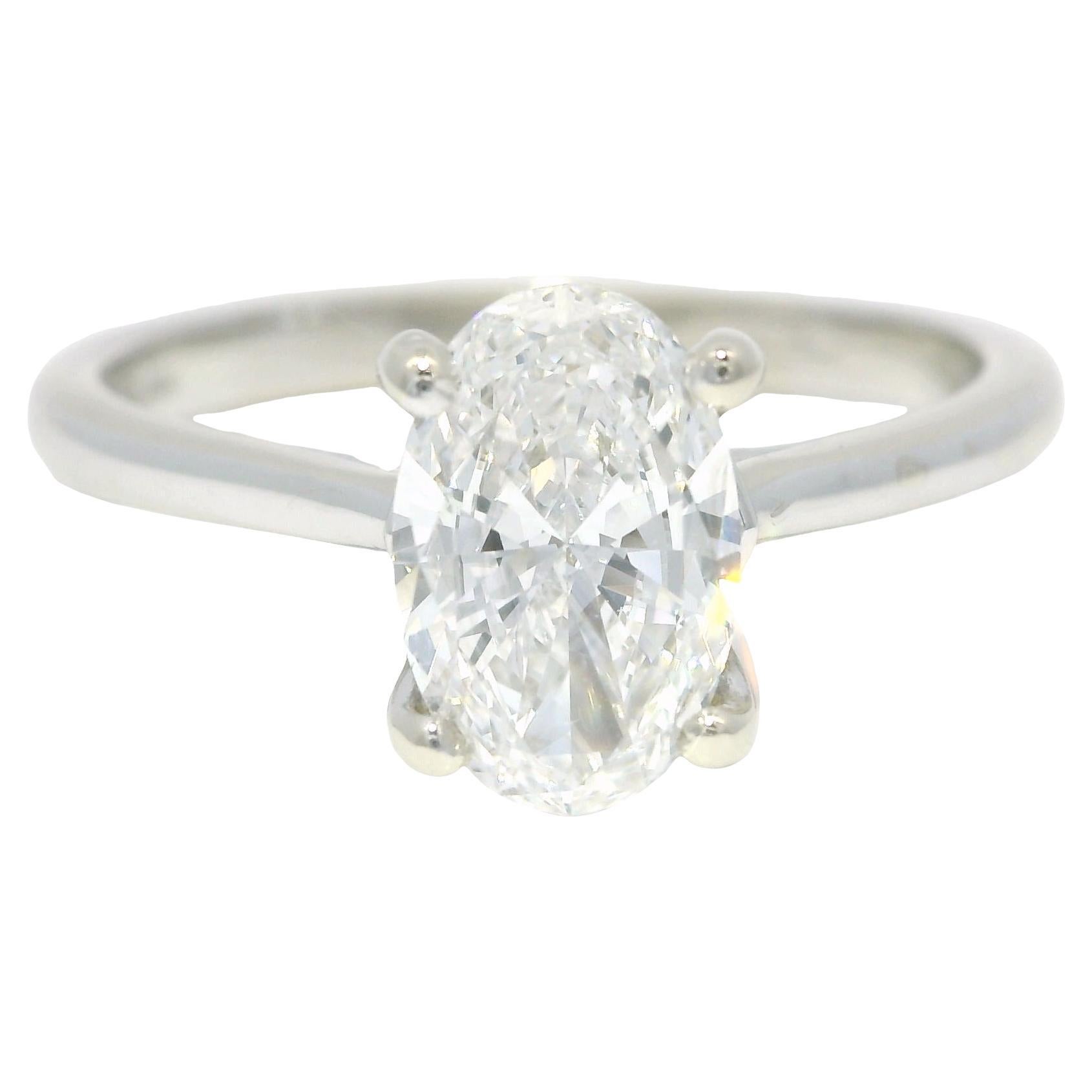 GIA Nature 1.01 Carat Oval-Cut Diamond 14 Karat Engagement Ring In Stock