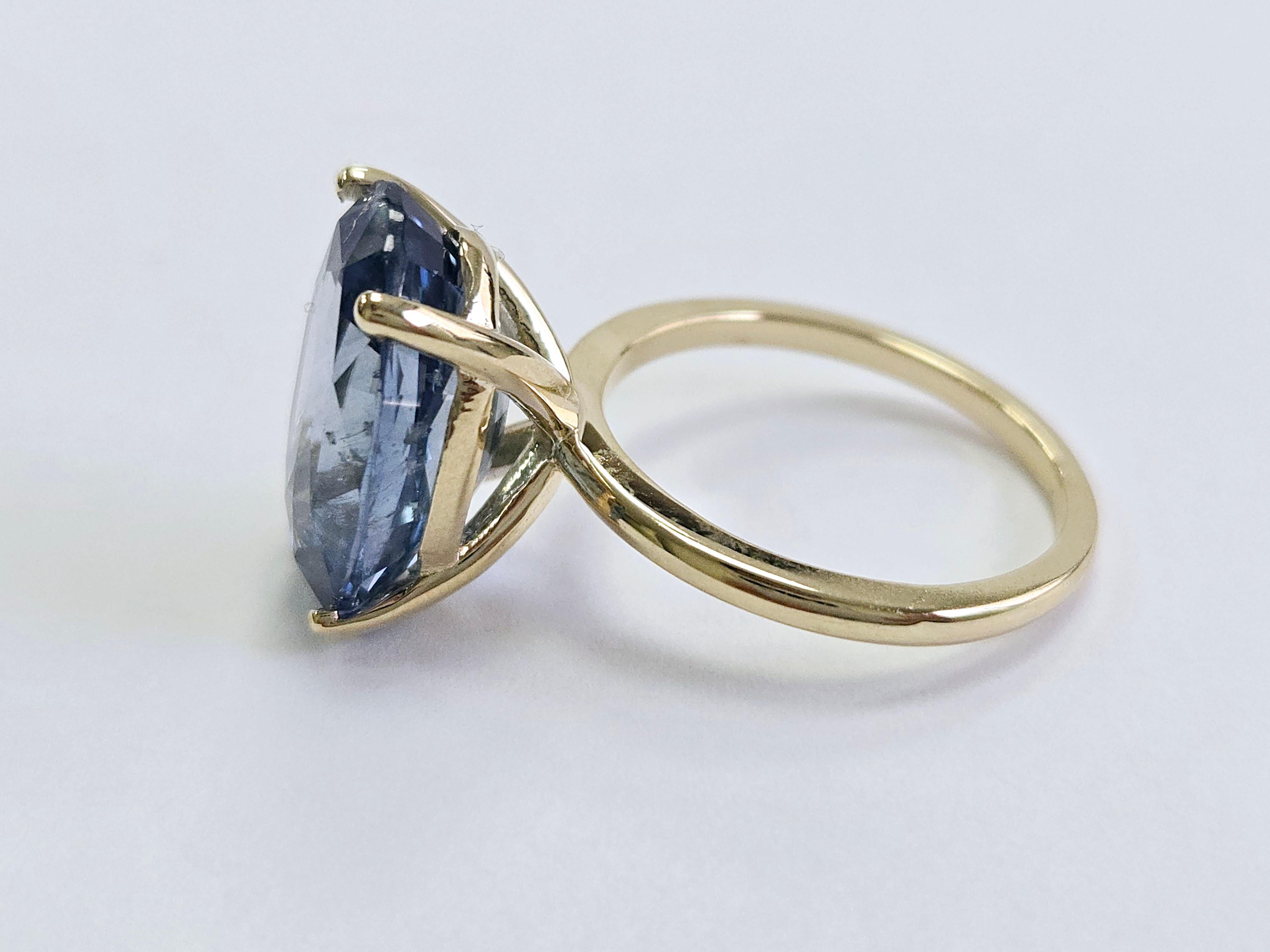 Bague en or jaune 14 carats avec saphir ovale naturel de 11,78 carats certifié GIA Neuf - En vente à Great Neck Plaza, NY