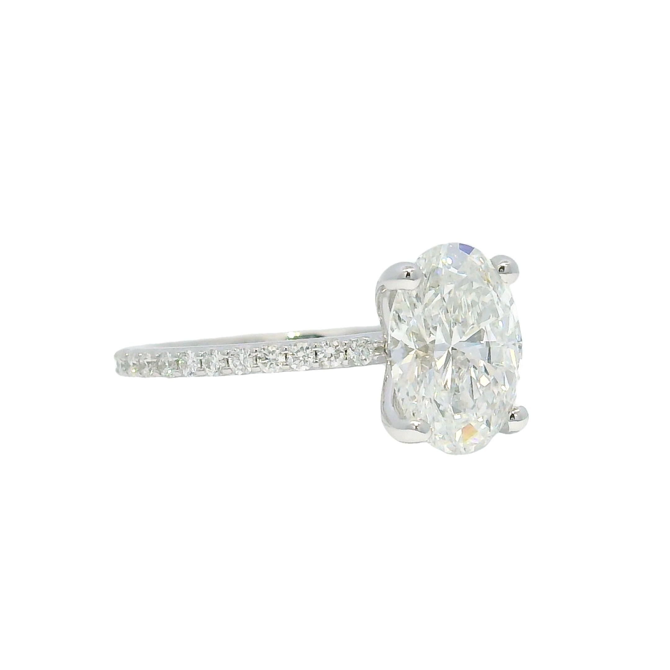 Bague de fiançailles 14 carats de 2,21 carats de taille ovale certifiée GIA en vente 4