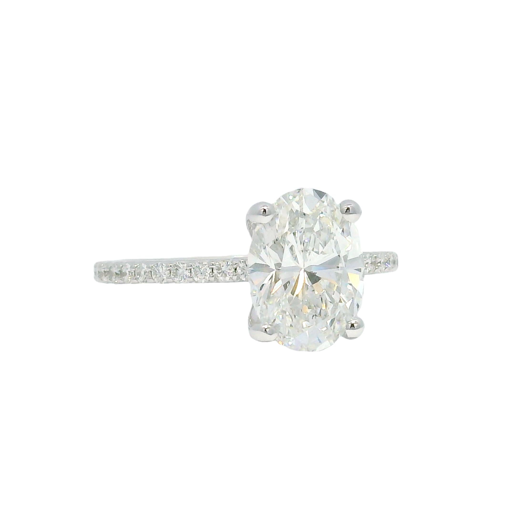 Bague de fiançailles 14 carats de 2,21 carats de taille ovale certifiée GIA en vente 5