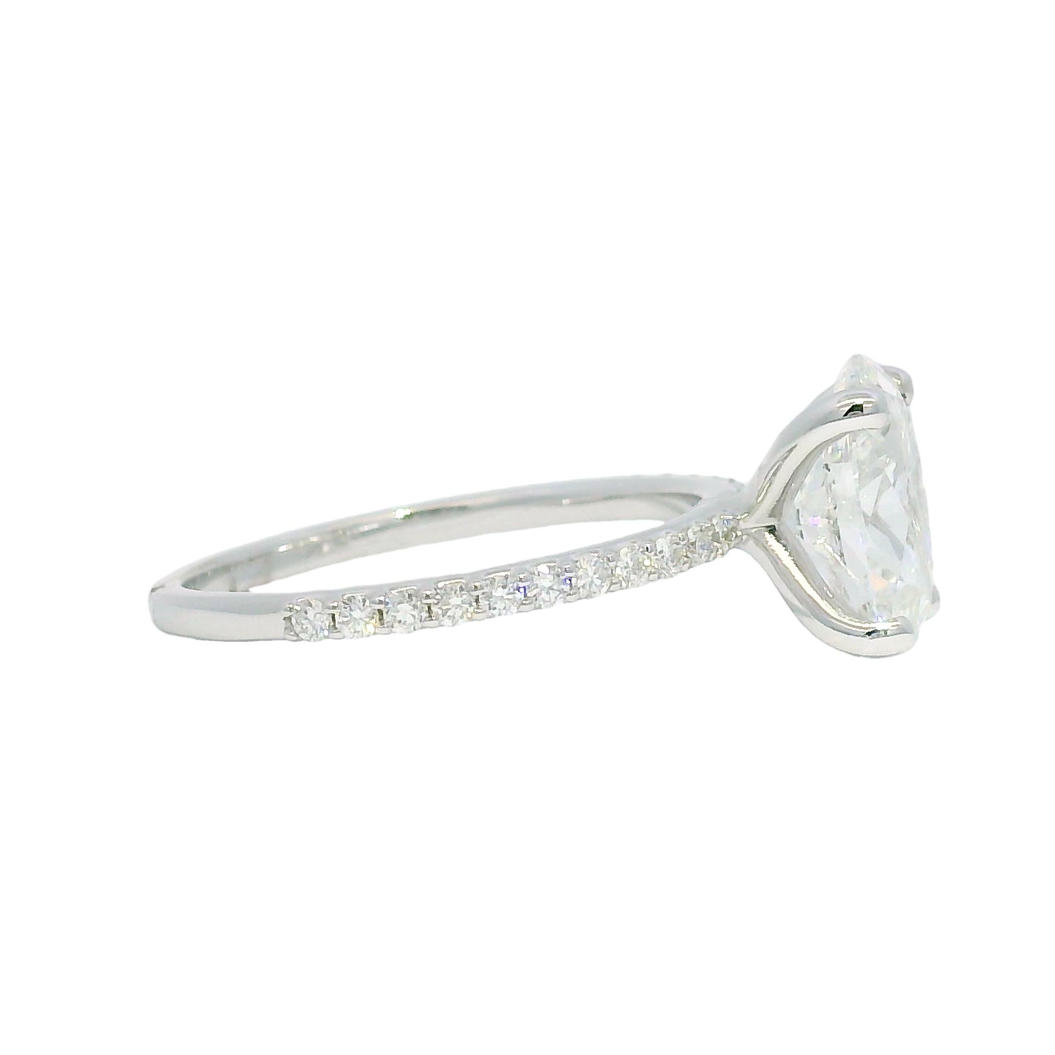 Bague de fiançailles 14 carats de 2,21 carats de taille ovale certifiée GIA en vente 2