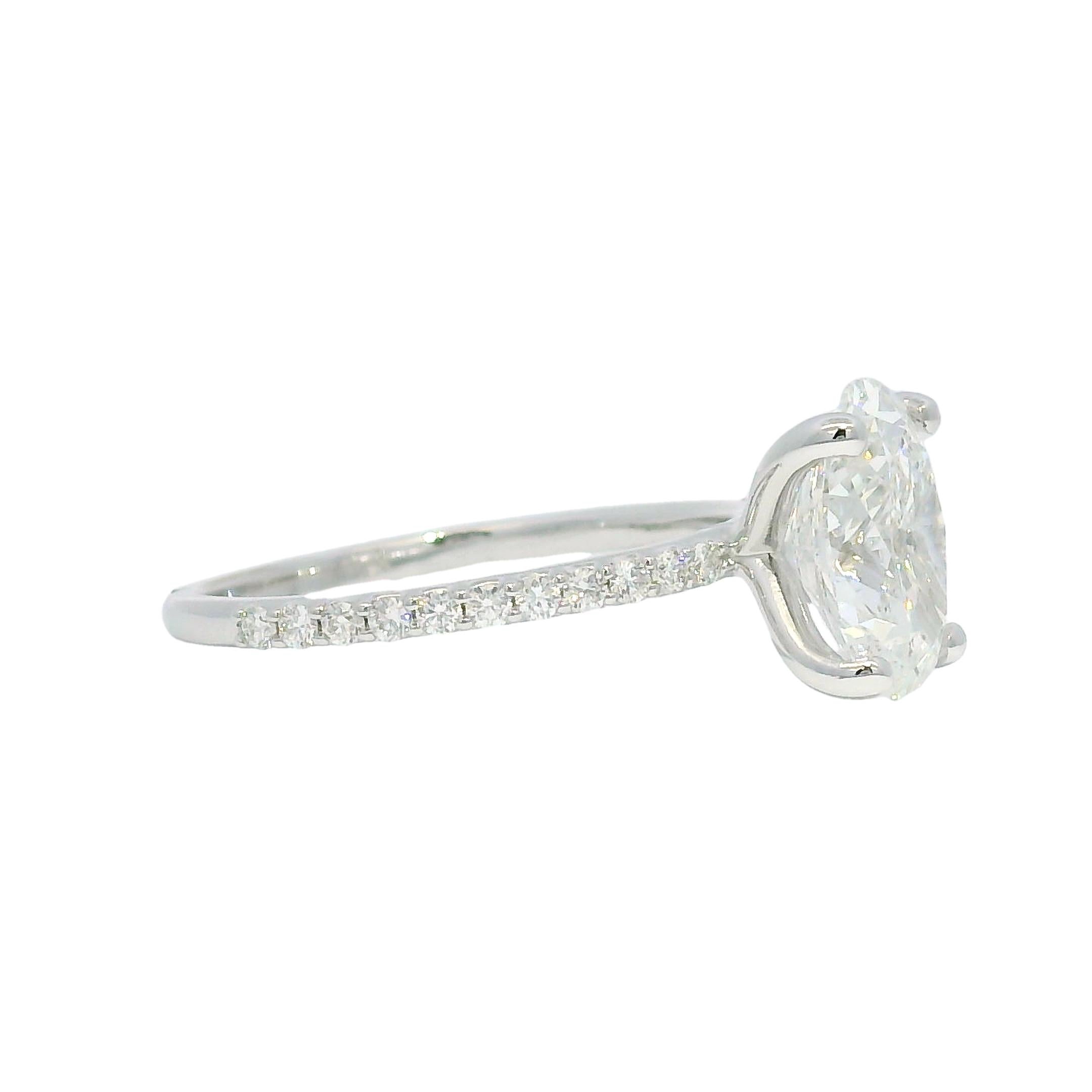 Bague de fiançailles 14 carats de 2,21 carats de taille ovale certifiée GIA en vente 3