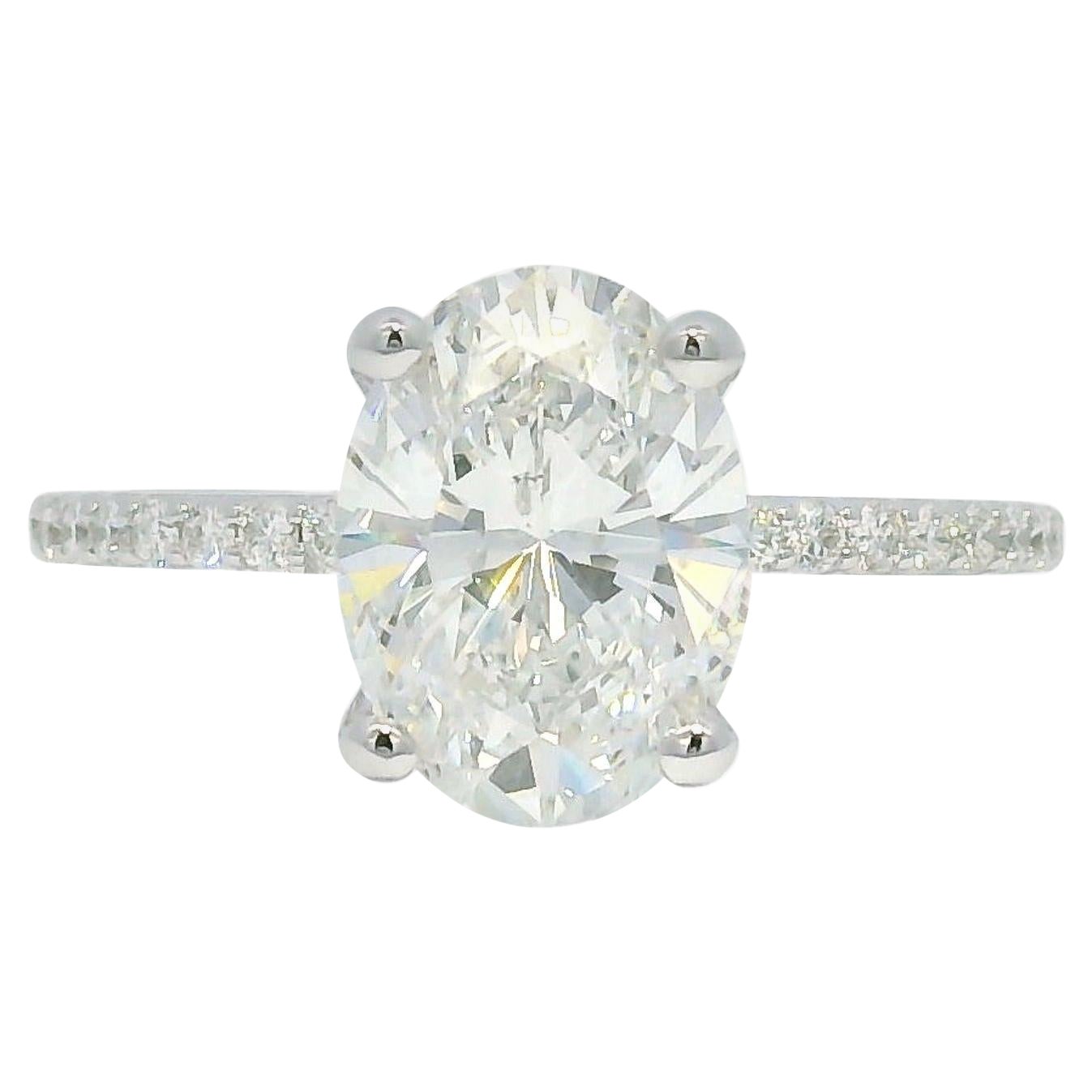 Bague de fiançailles 14 carats de 2,21 carats de taille ovale certifiée GIA en vente