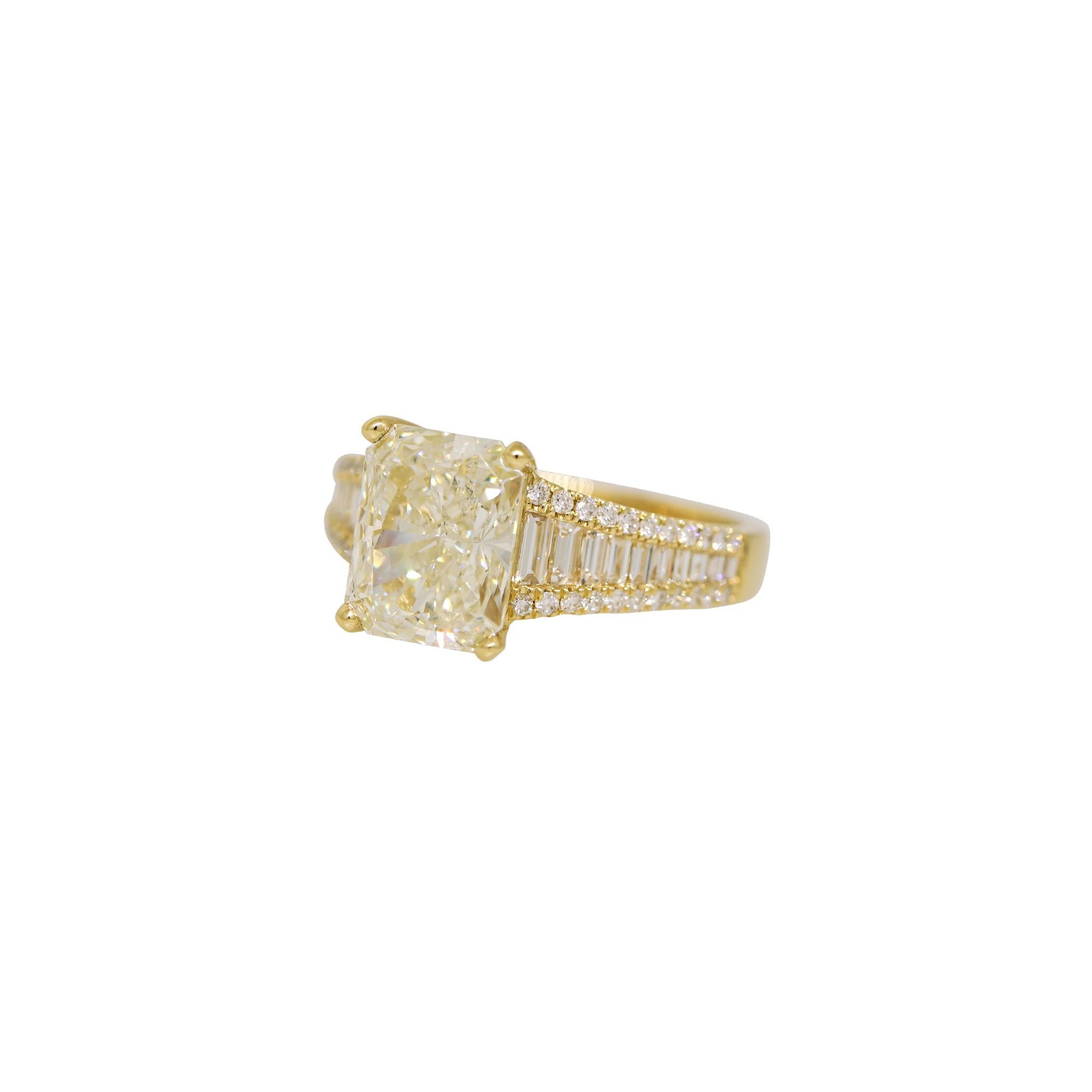 Modern GIA Natural 3.01 Carat Radiant Cut Diamond 18-Karat Engagement Ring In Stock For Sale