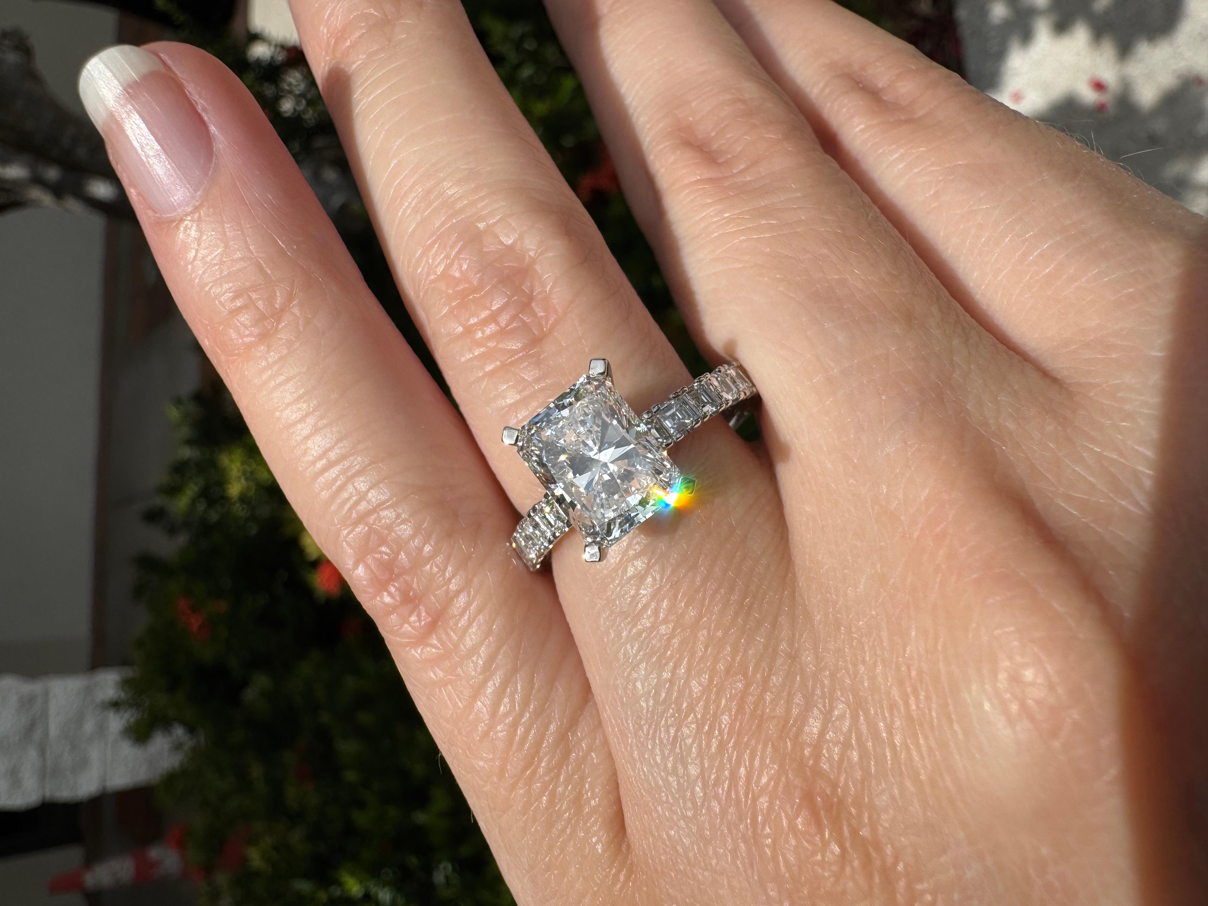 GIA Natural 3.01 Carat Radiant-Cut Diamond Platinum Engagement Ring In Stock For Sale 4