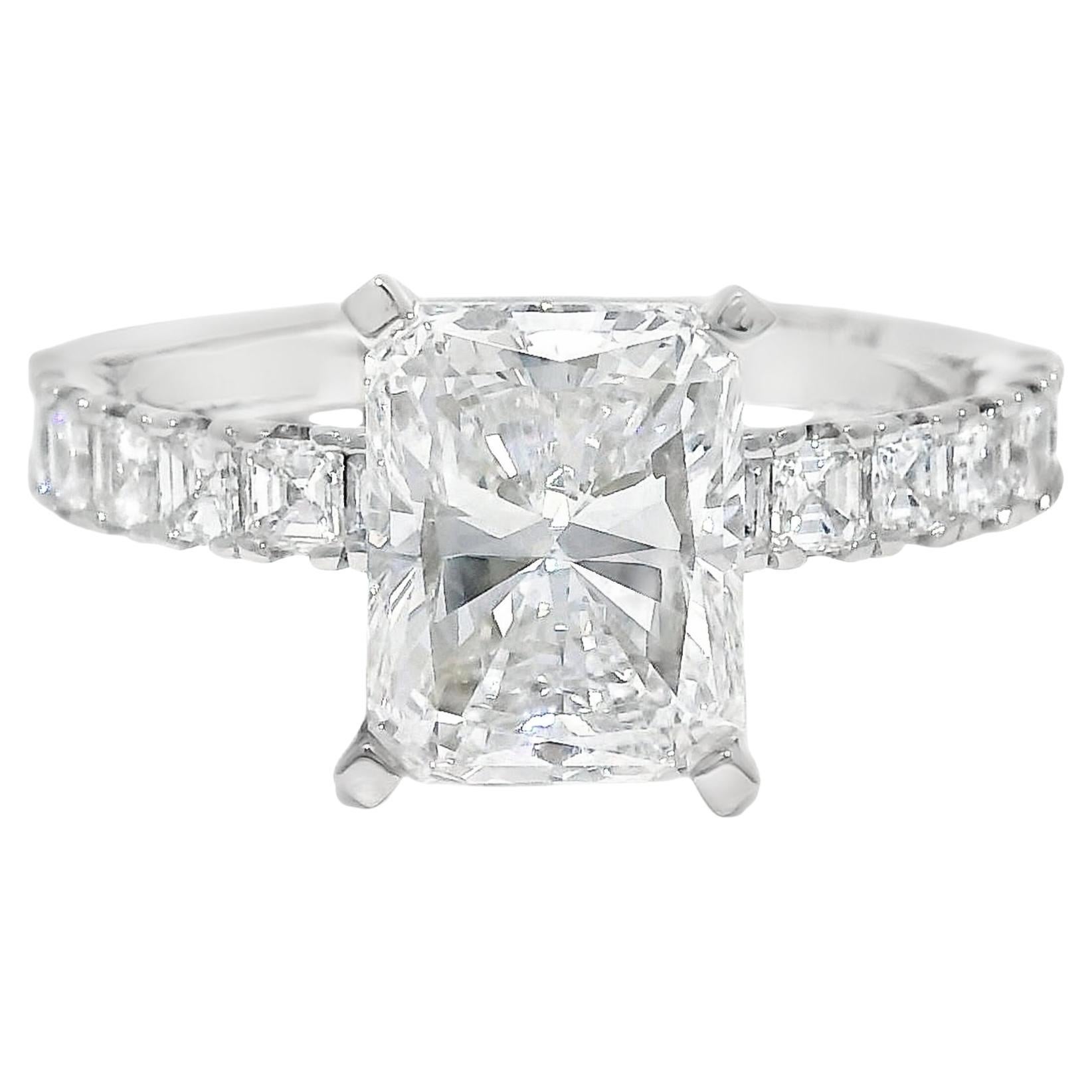 GIA Natural 3.01 Carat Radiant-Cut Diamond Platinum Engagement Ring In Stock