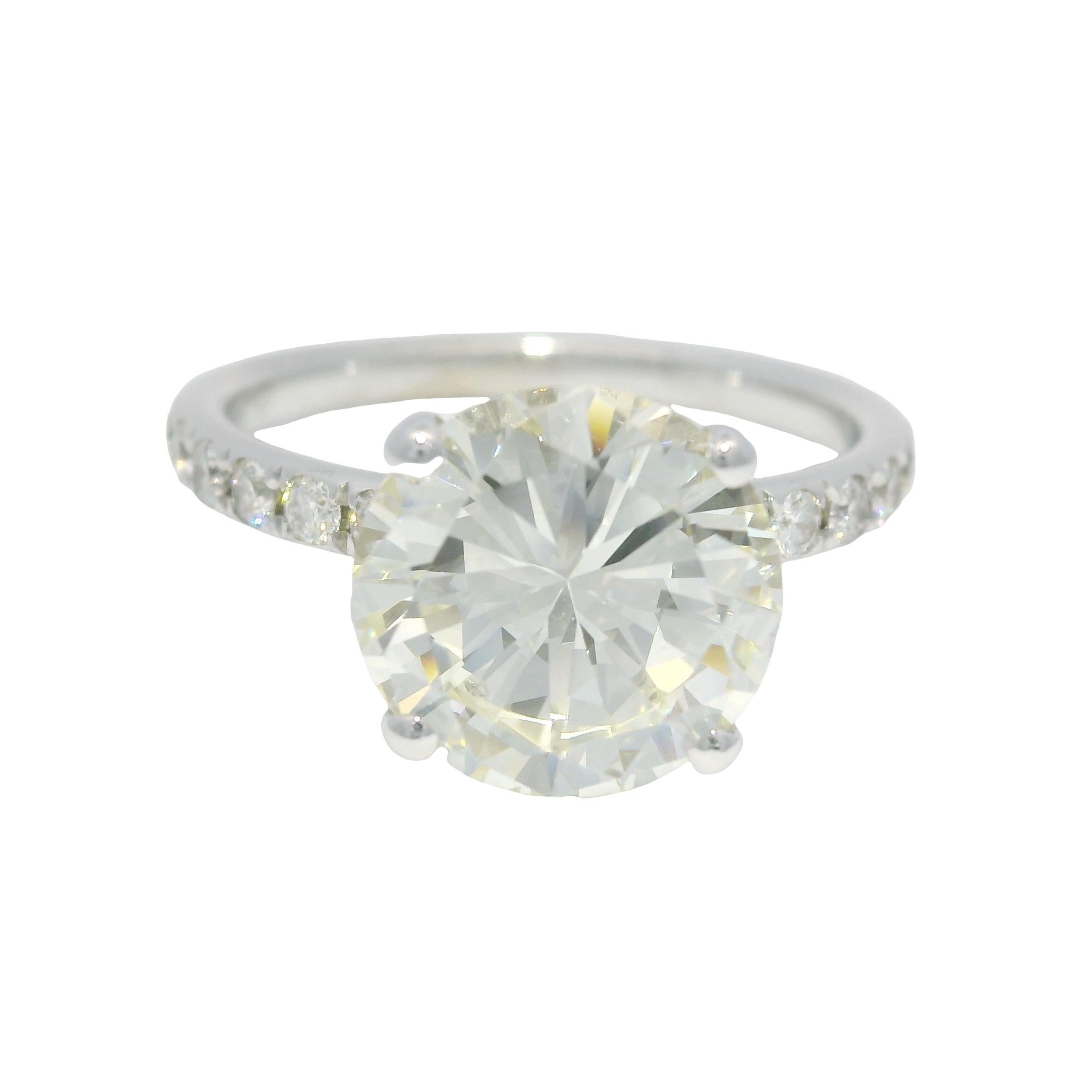 GIA Bague de fiançailles en or blanc 18 carats Nature 3.06 Carat Round Brilliant Diamond

Style : Bague de fiançailles à diamants ronds et brillants
MATERIAL : Or blanc 18k

Détails du diamant principal : 
Le diamant principal est un diamant naturel