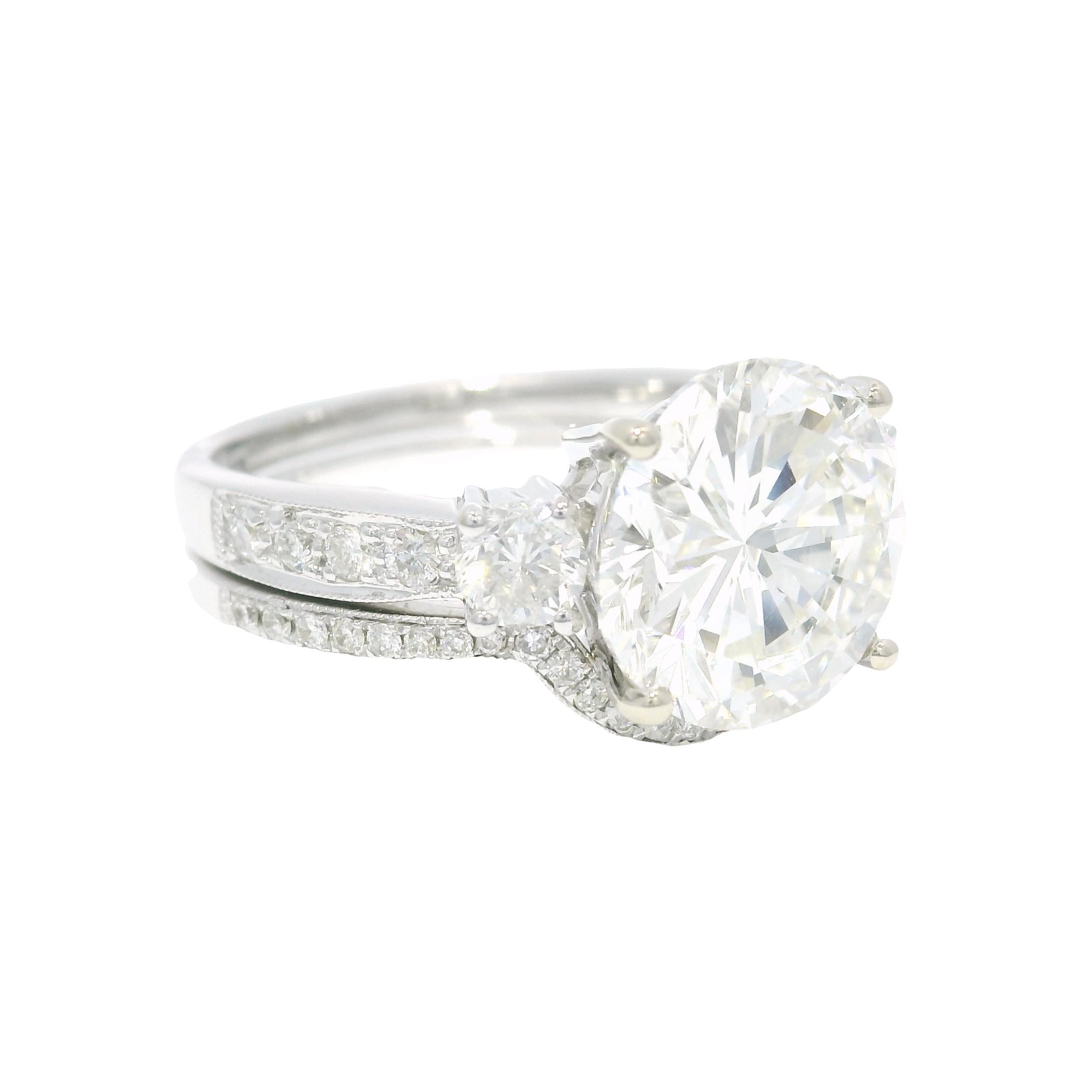 GIA Natural 3.51 Carat Round Brilliant Diamond 18-Karat Engagement Ring In Stock in vendita 4