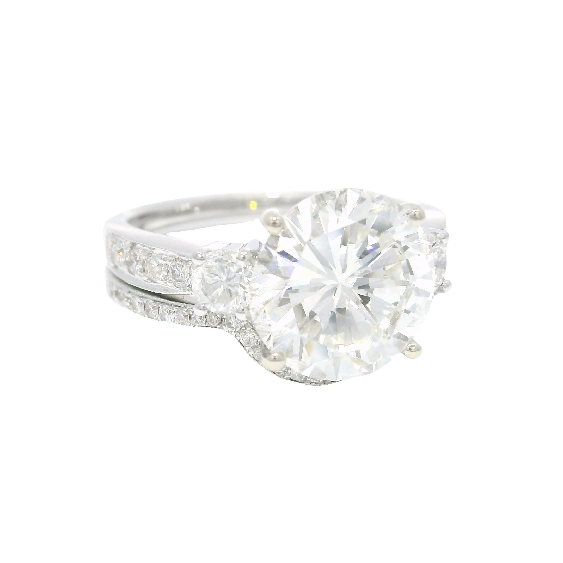 GIA Natural 3.51 Carat Round Brilliant Diamond 18-Karat Engagement Ring In Stock in vendita 5