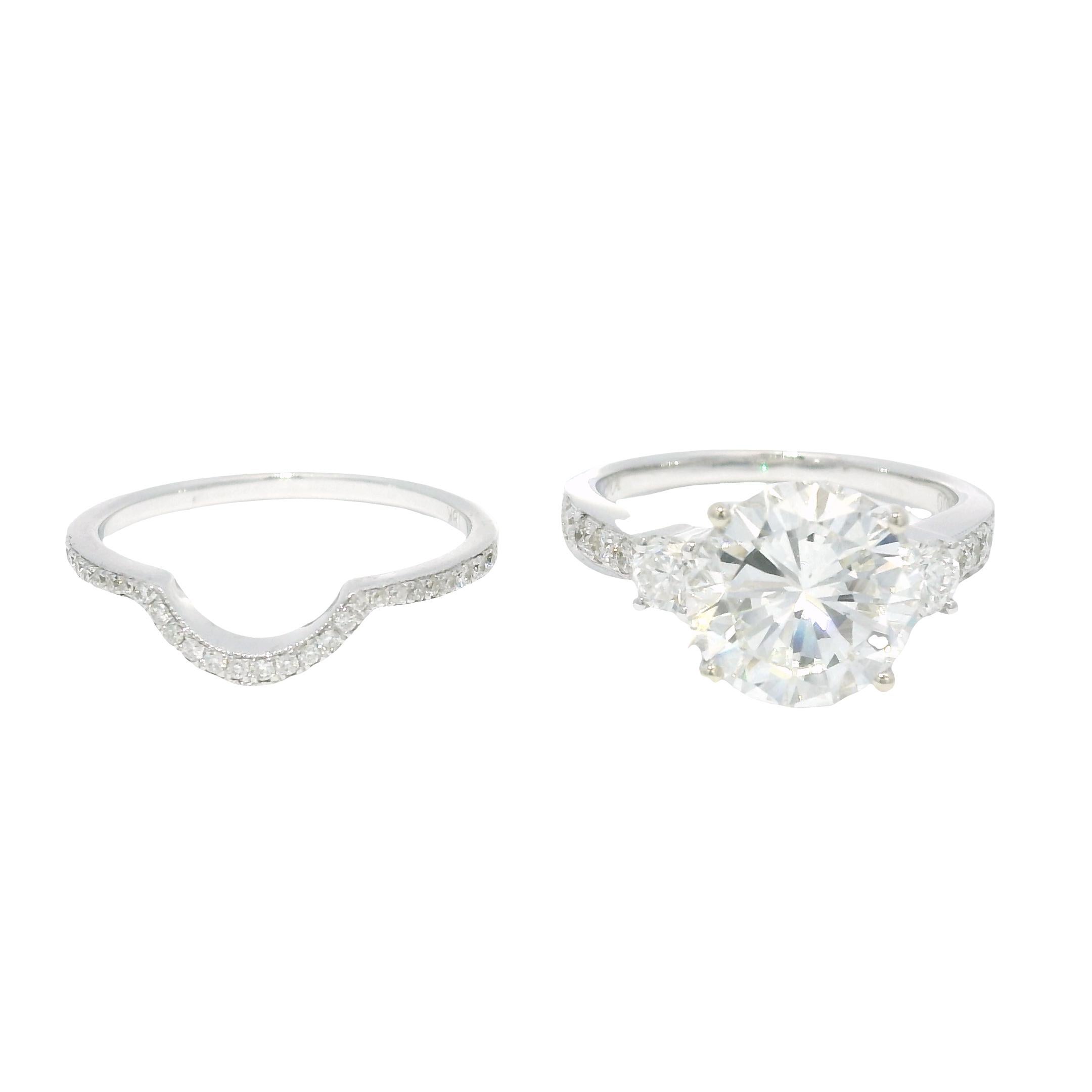 Moderno GIA Natural 3.51 Carat Round Brilliant Diamond 18-Karat Engagement Ring In Stock in vendita