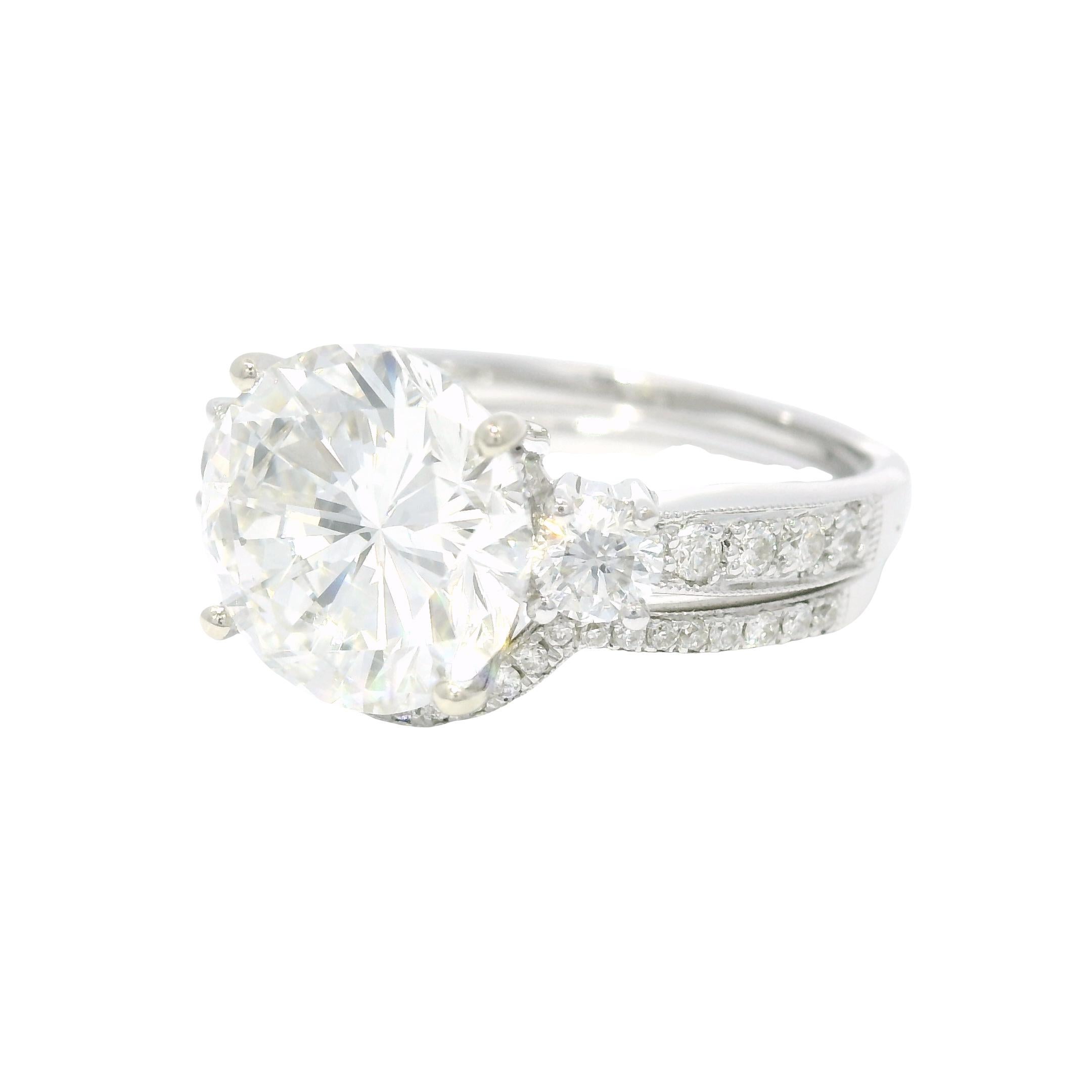 Donna GIA Natural 3.51 Carat Round Brilliant Diamond 18-Karat Engagement Ring In Stock in vendita