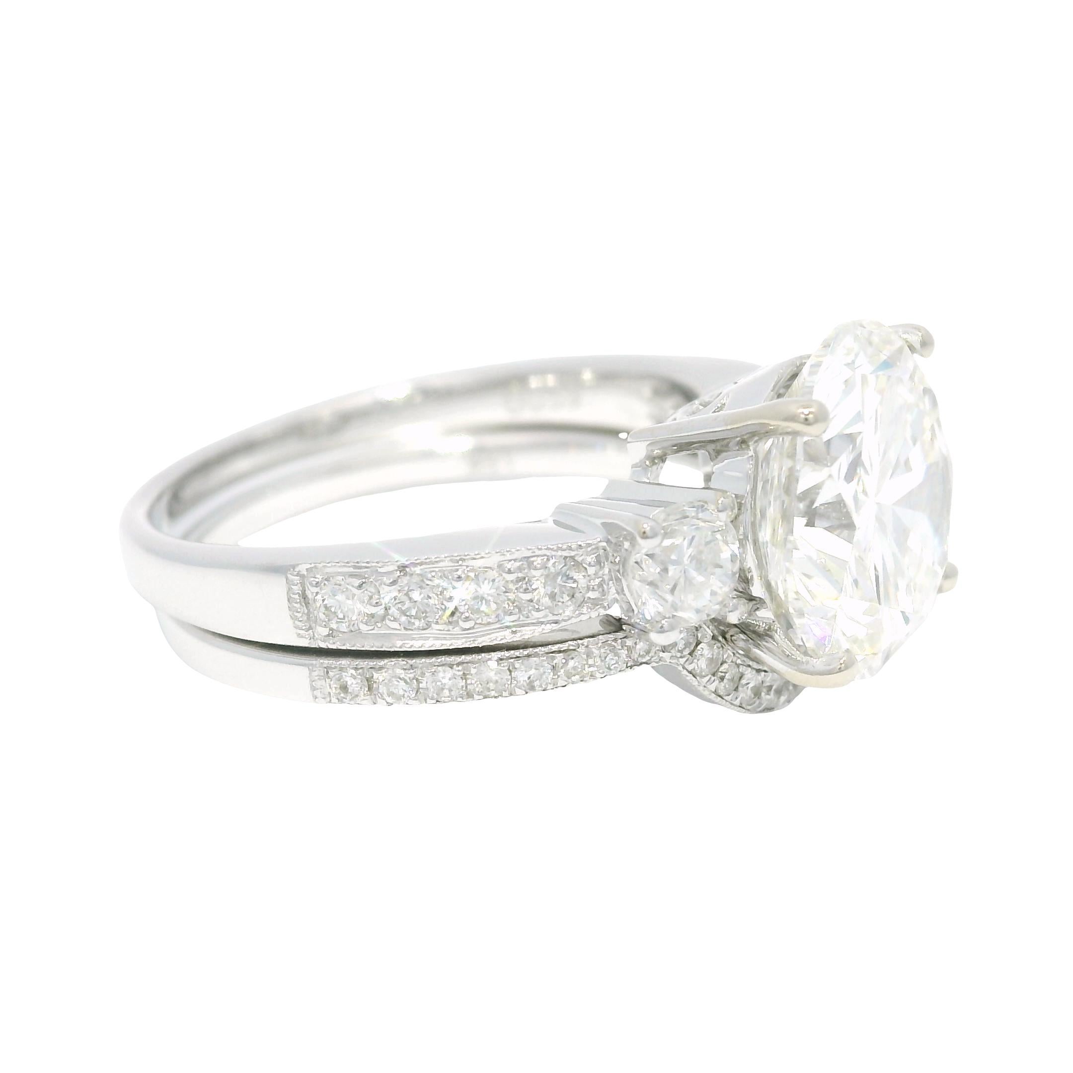 GIA Natural 3.51 Carat Round Brilliant Diamond 18-Karat Engagement Ring In Stock in vendita 3