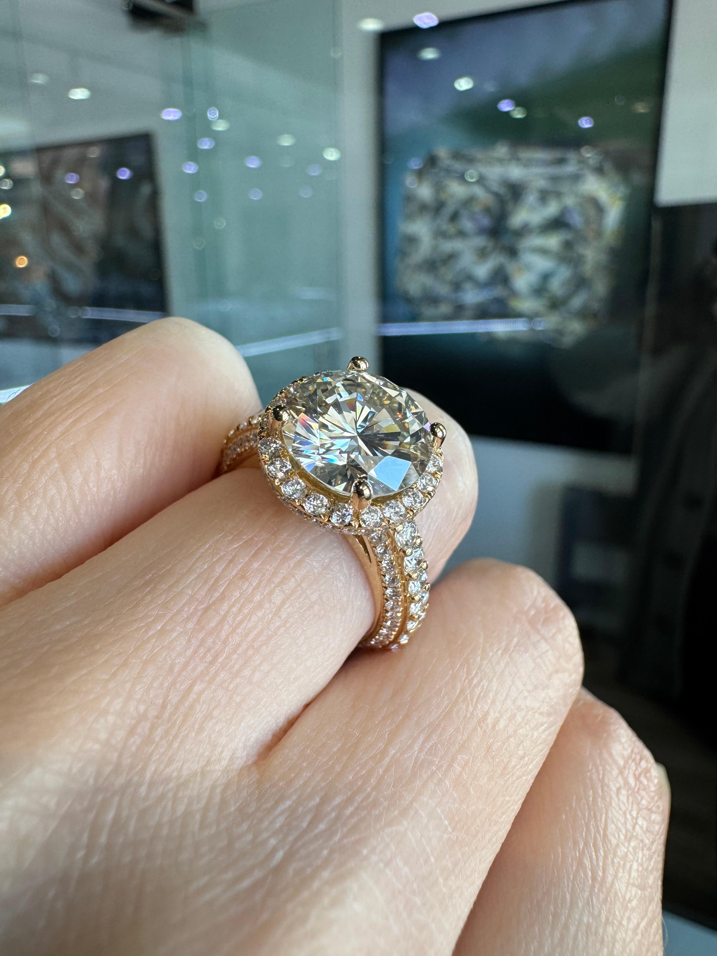 GIA Anello di fidanzamento naturale da 4,01 carati con diamante tondo Brilliante 18 carati In magazzino in vendita 4