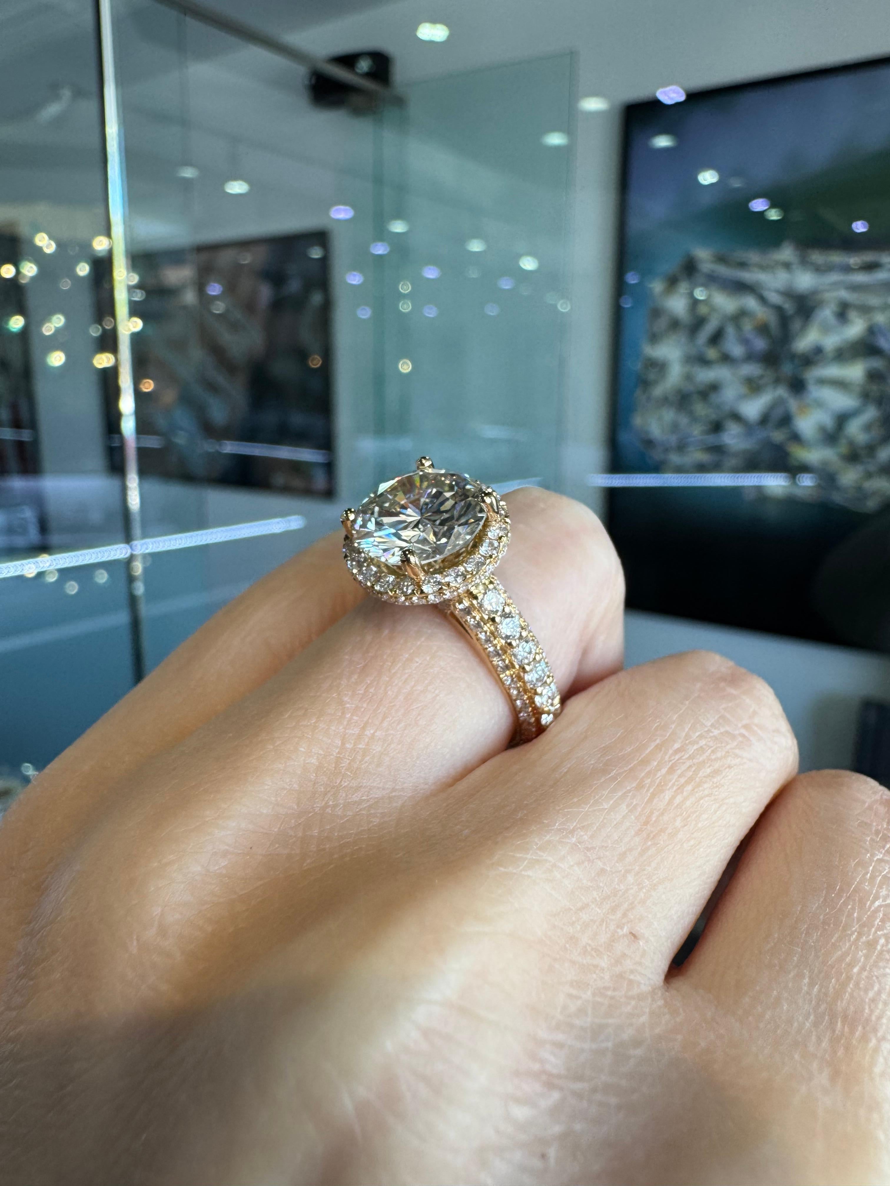 GIA Anello di fidanzamento naturale da 4,01 carati con diamante tondo Brilliante 18 carati In magazzino in vendita 2