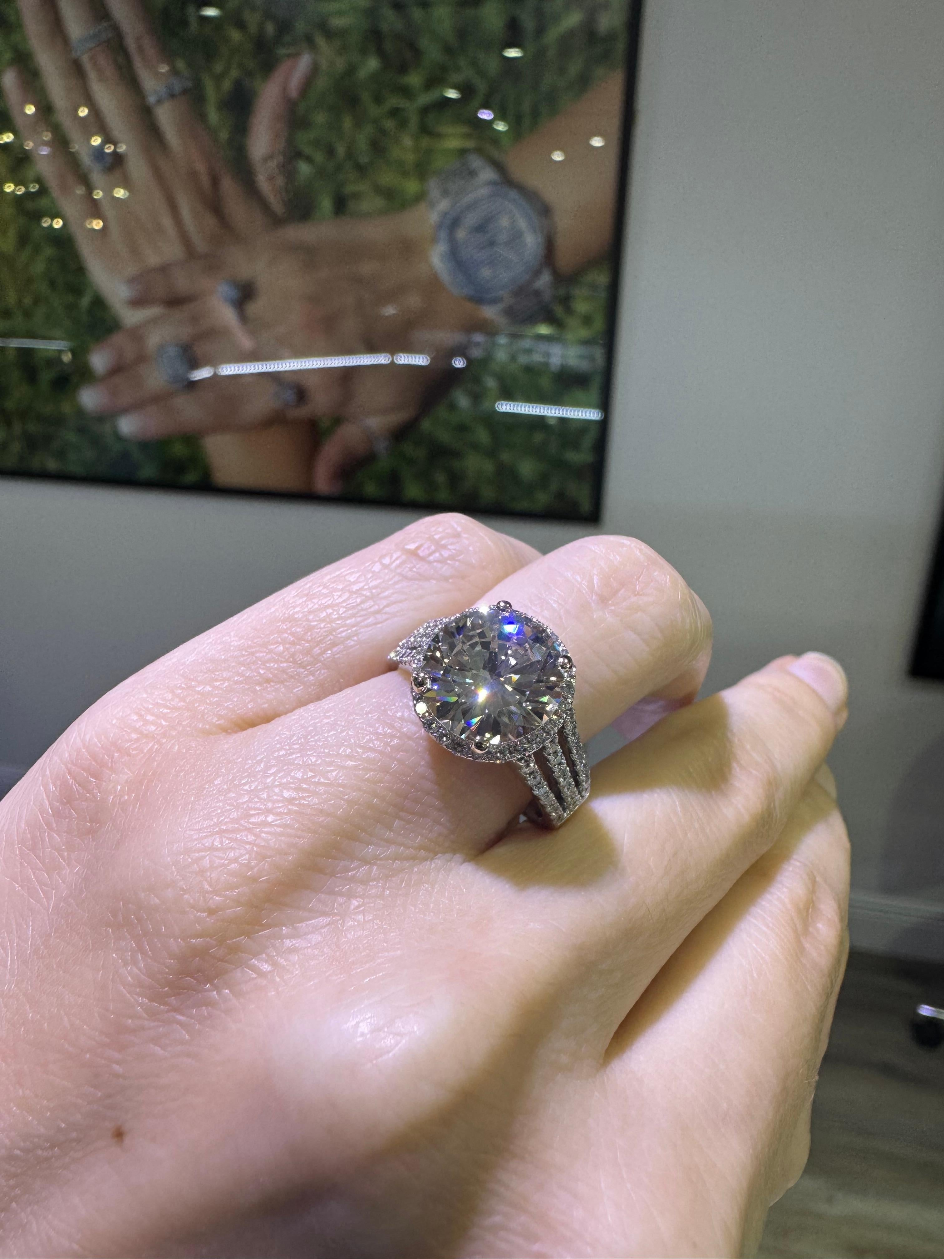 GIA Natural 4.49 Carat Round Brilliant Diamond 18 Karat Engagement Ring In Stock For Sale 4