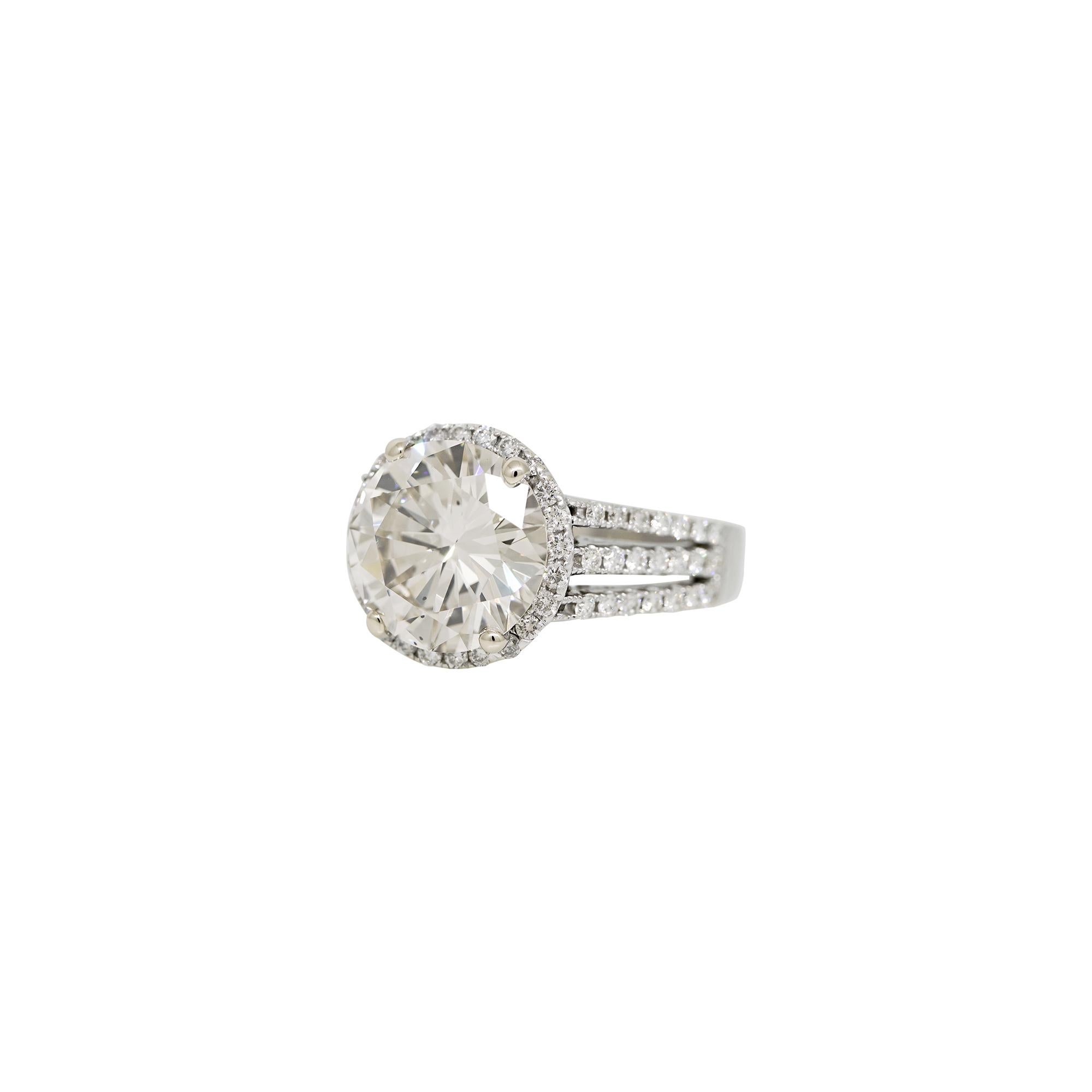 Modern GIA Natural 4.49 Carat Round Brilliant Diamond 18 Karat Engagement Ring In Stock For Sale