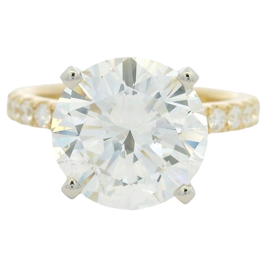GIA Natural 5.03 Carat Round Brilliant Diamond 18-Karat Engagement Ring In Stock in vendita