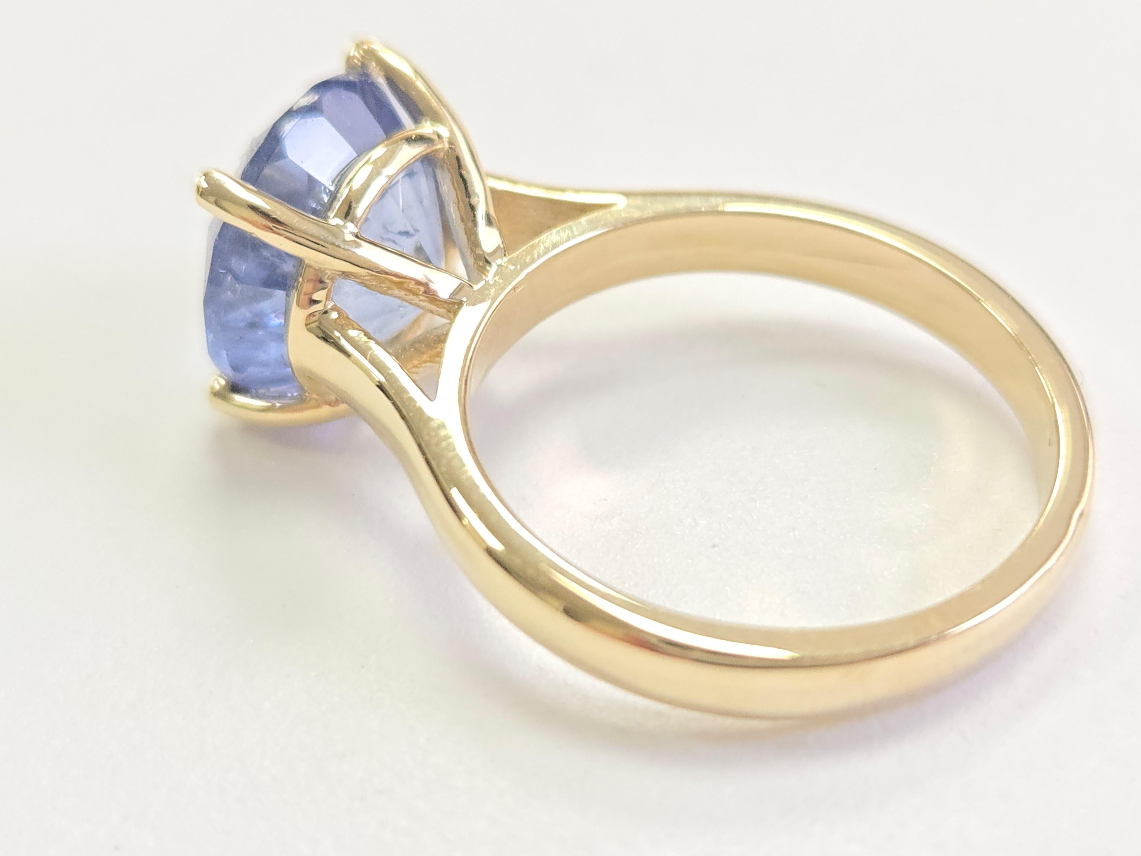 GIA Natural 5.60 Carats Round Shape Sapphire Ring 14 Karat Yellow Gold For Sale 3