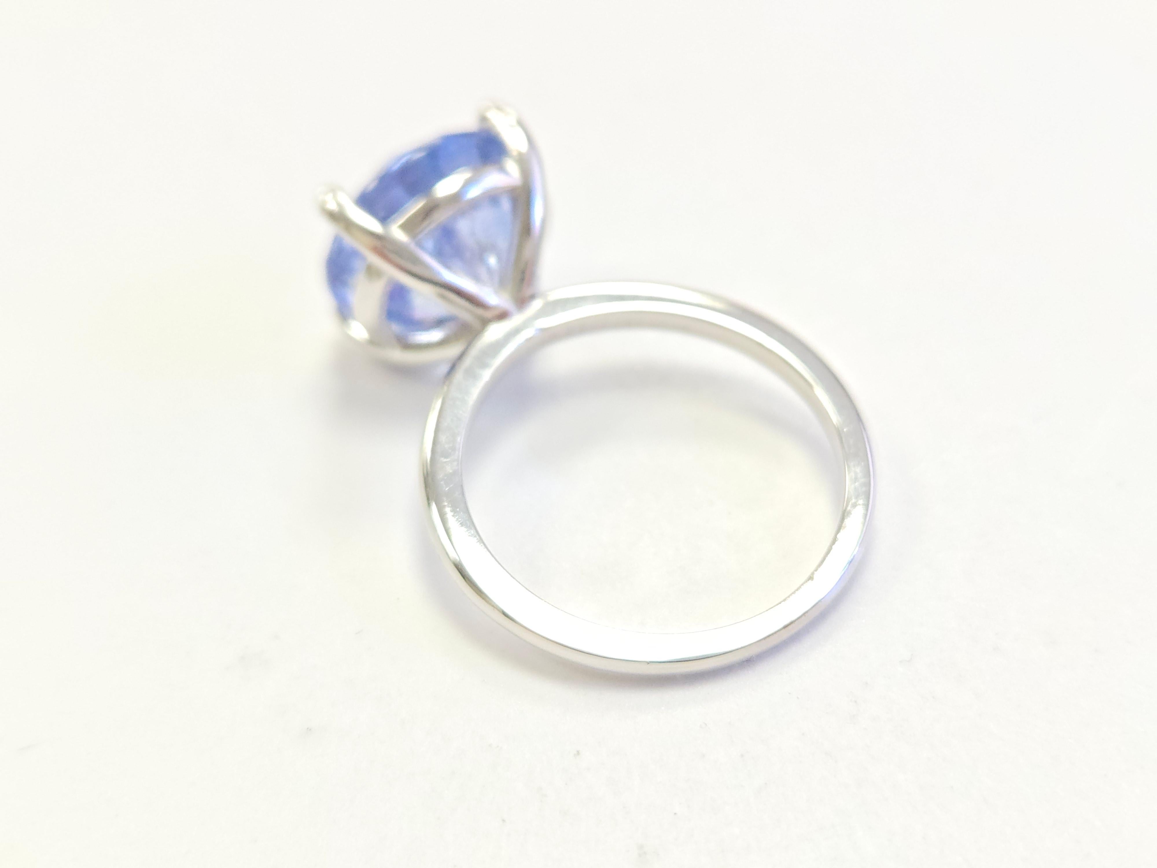Women's GIA Natural 8.48 Carats Round Shape Sapphire Ring 14 Karat White Gold