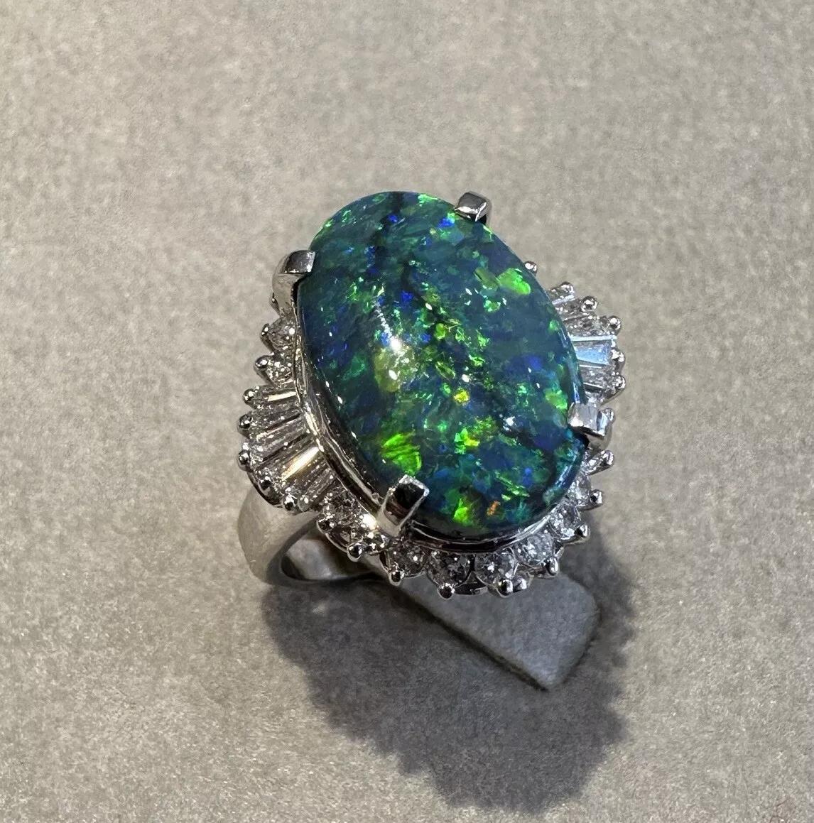 GIA Natural Black Opal 6.23 carats and Diamond Cocktail Ring in Platinum For Sale 4