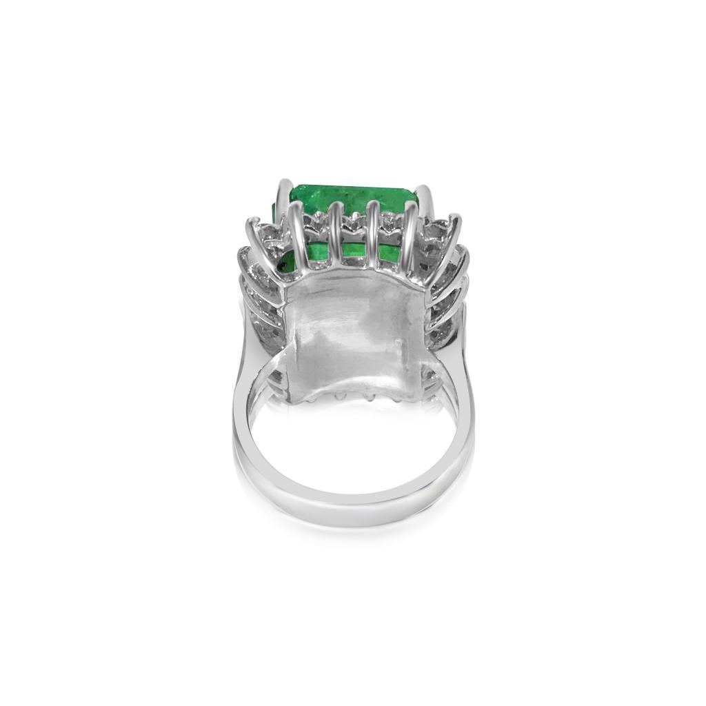 GIA Certified Natural 20 Carat Colombian Emerald Diamond Ring In Excellent Condition For Sale In Miami, FL