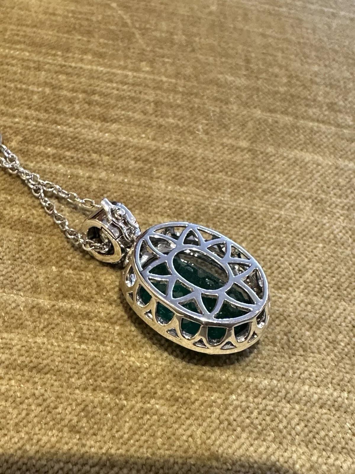 GIA Natürlicher Smaragd 11,76 Karat Anhänger mit Diamanten in 18k Weißgold Damen