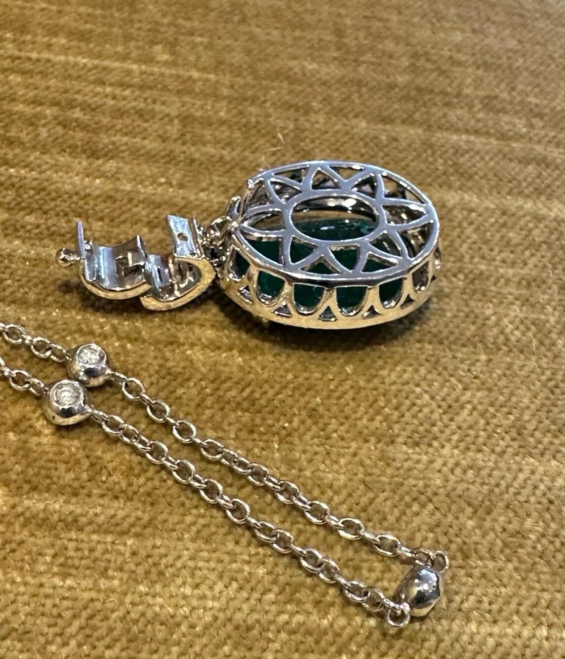 GIA Natürlicher Smaragd 11,76 Karat Anhänger mit Diamanten in 18k Weißgold 1