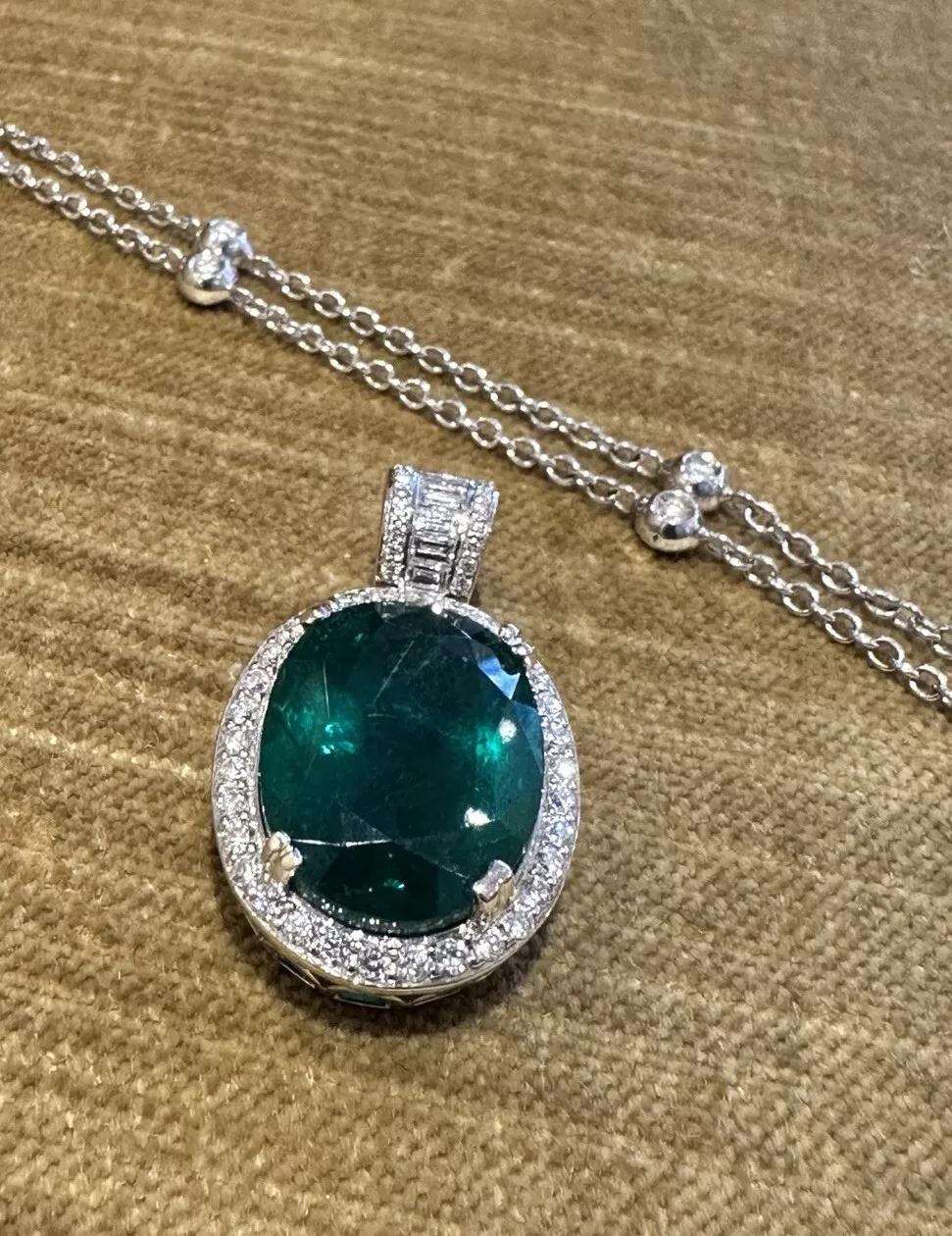 GIA Natürlicher Smaragd 11,76 Karat Anhänger mit Diamanten in 18k Weißgold 2