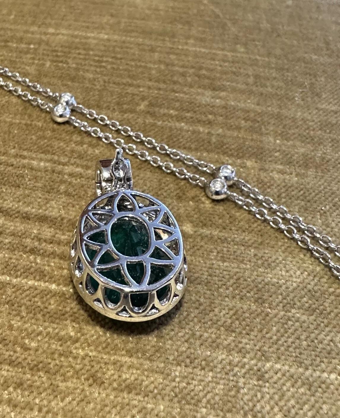 GIA Natürlicher Smaragd 11,76 Karat Anhänger mit Diamanten in 18k Weißgold 3