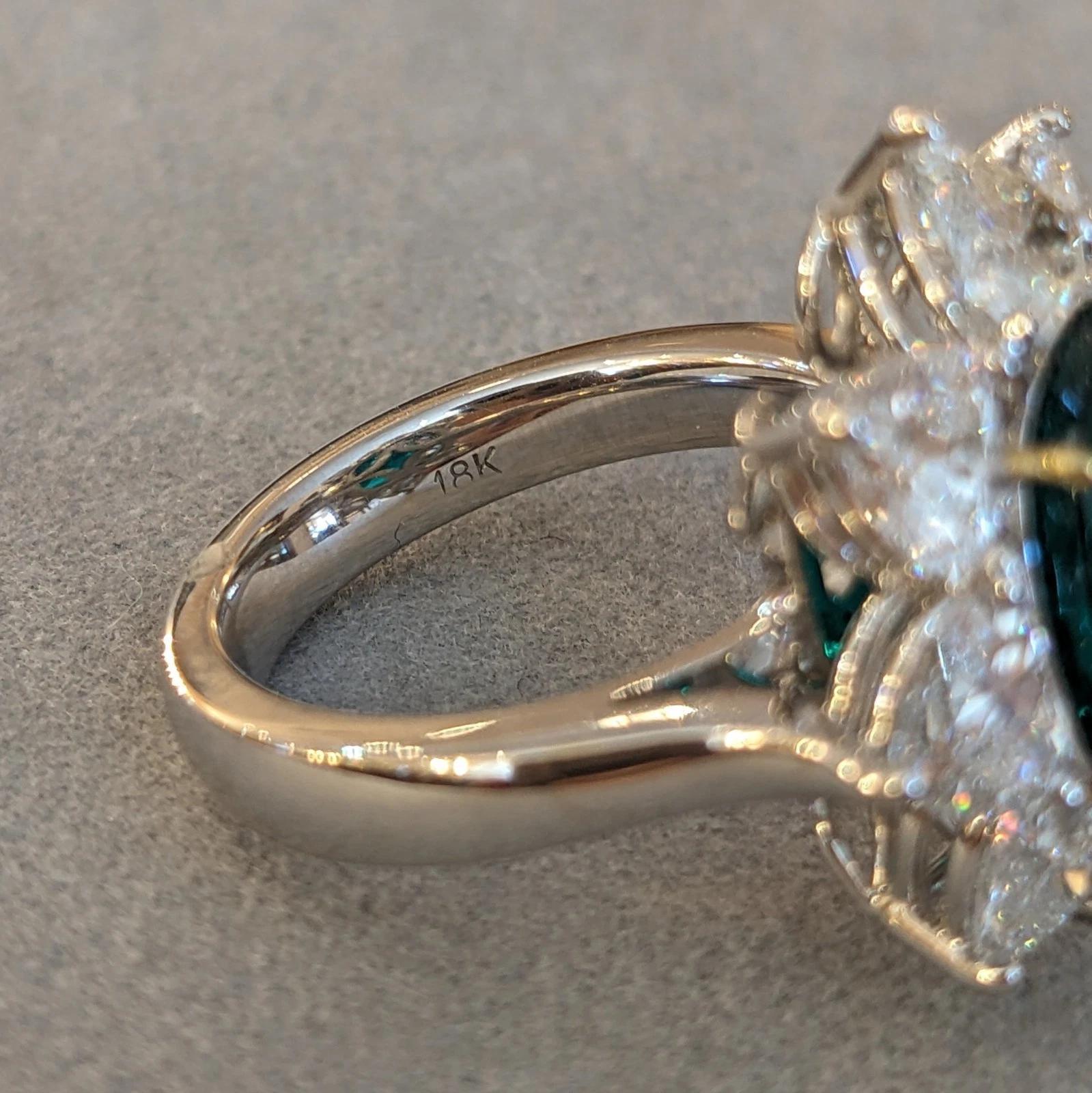 Bague en or blanc 18k ornée d'une émeraude naturelle GIA de 4,83 ct et de diamants en forme de cœur en vente 4
