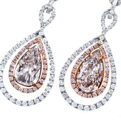 Pendientes colgantes de oro y platino con diamante rosa claro de fantasía natural GIA